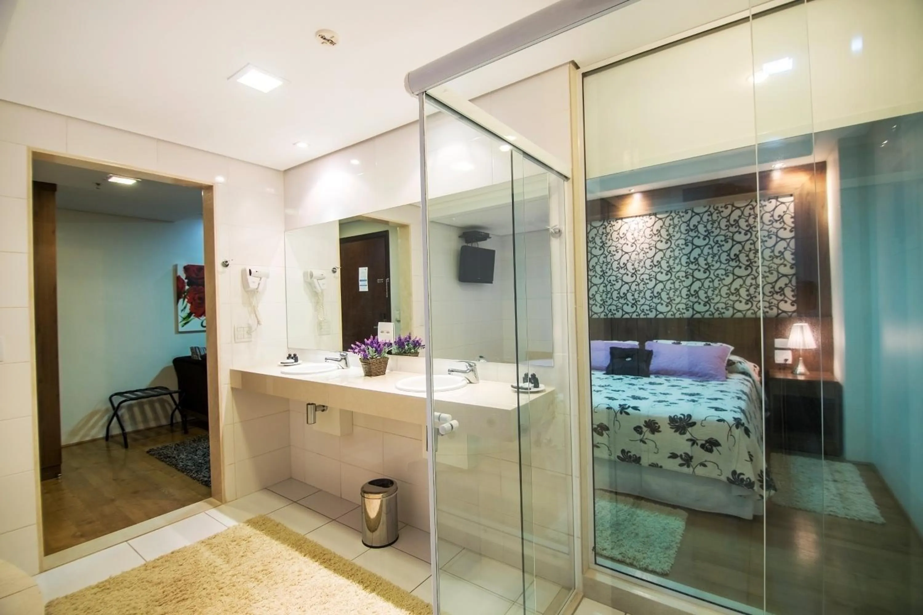 Photo of the whole room, Bed in JR Hotel Ribeirão Preto