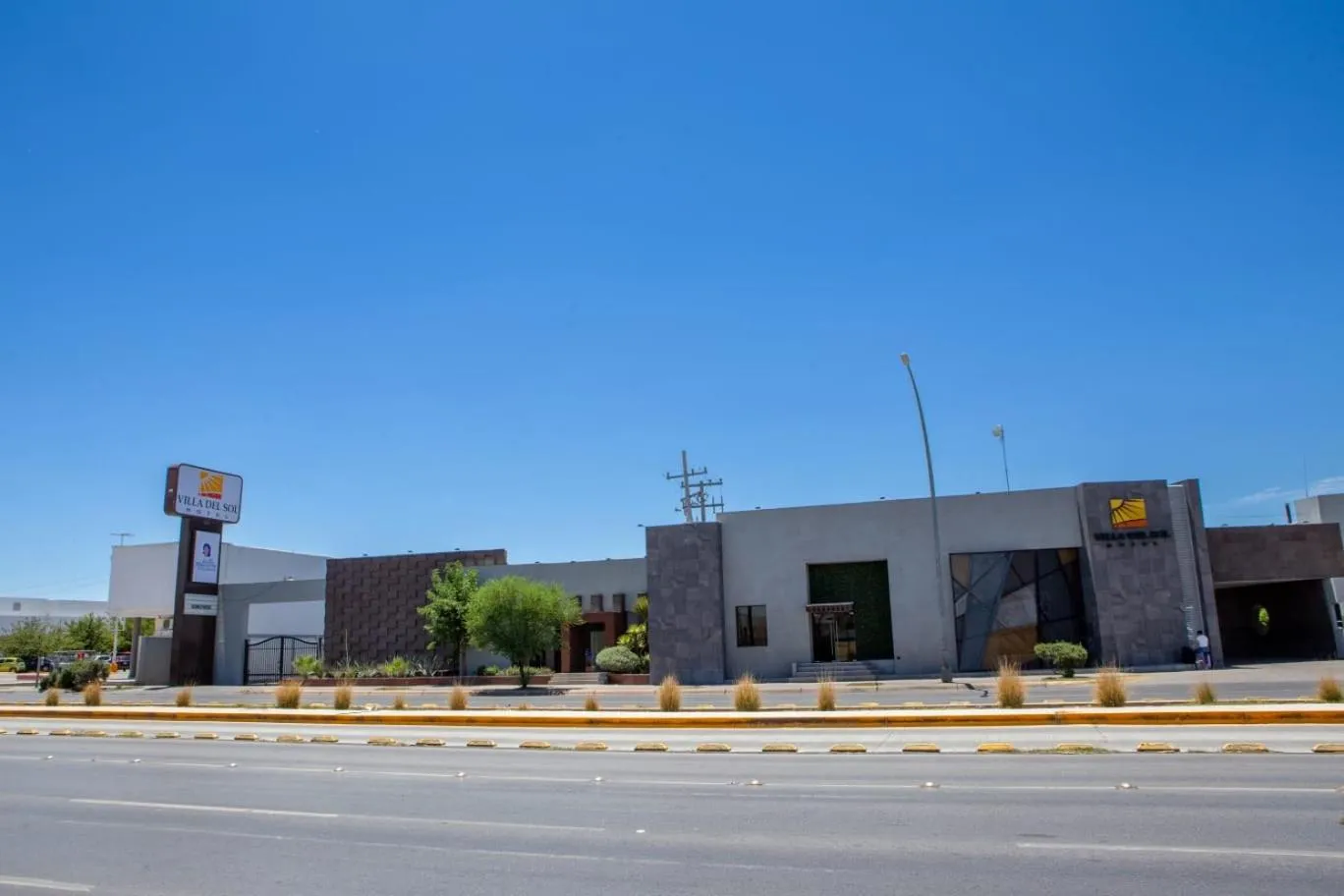 Property building in Hotel Villa del Sol