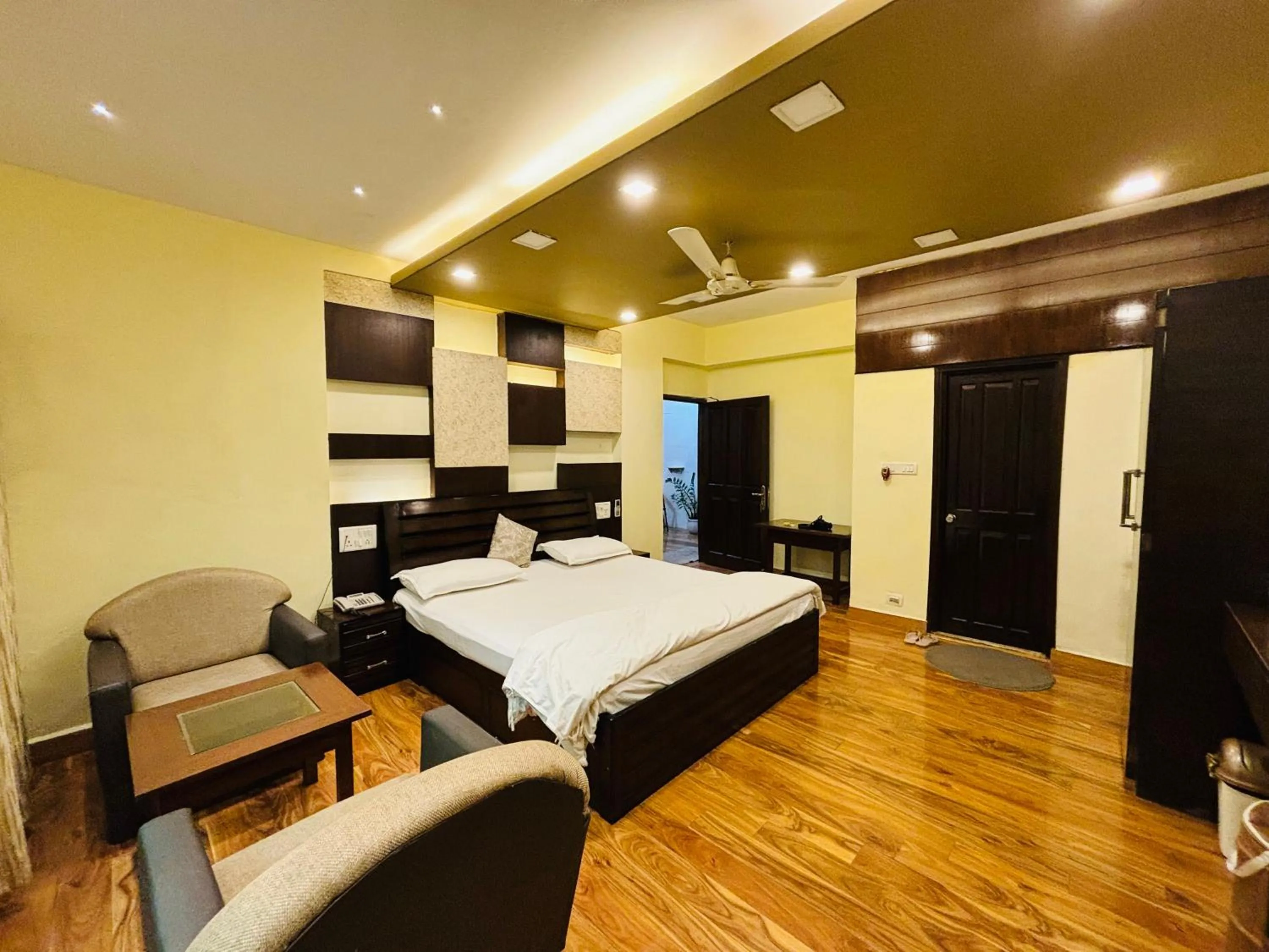 Bedroom, Bed in Royal Palms Luxury Service Apartment