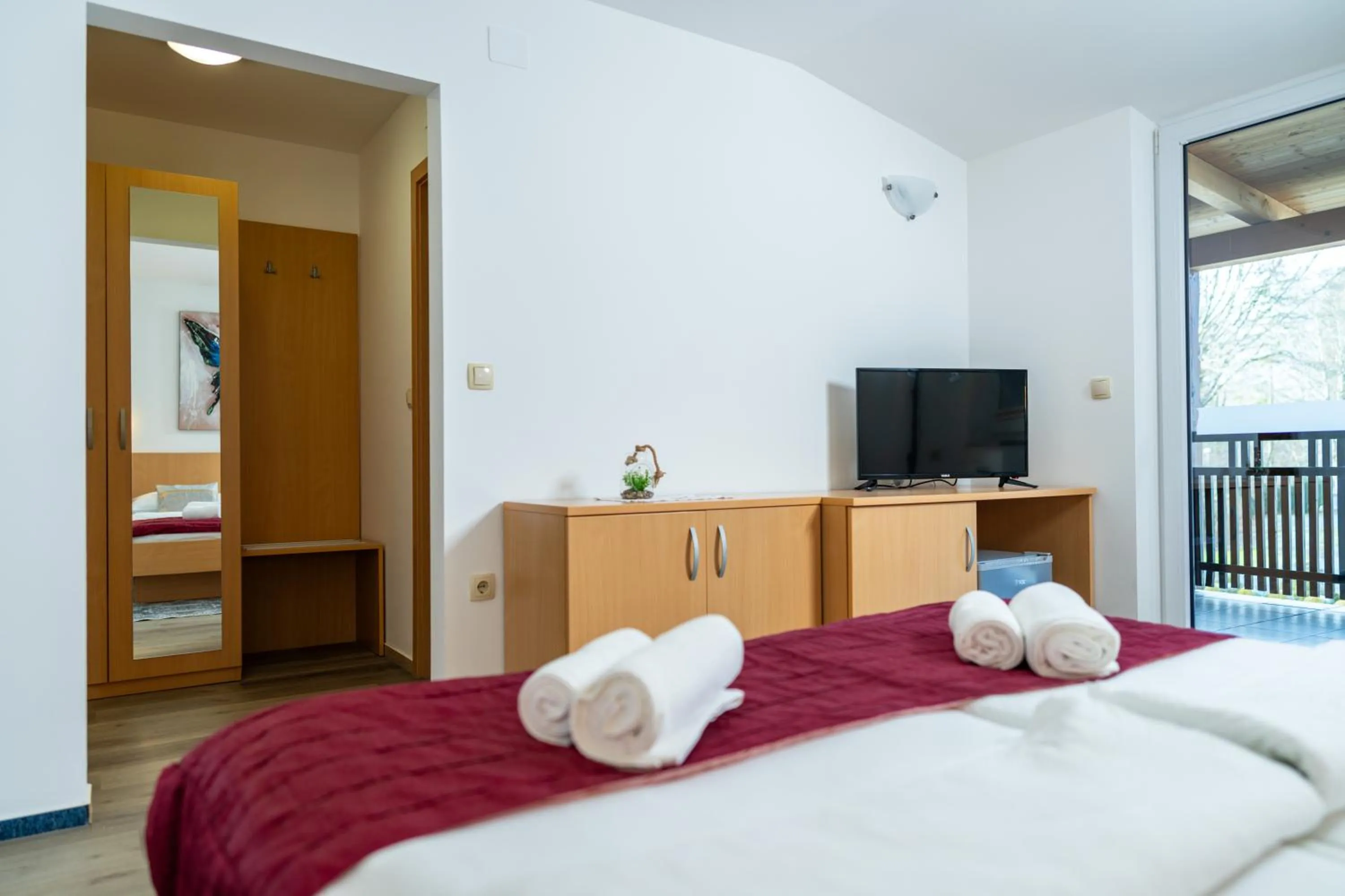 TV and multimedia, Bed in Hotel Center Bohinjsko Jezero