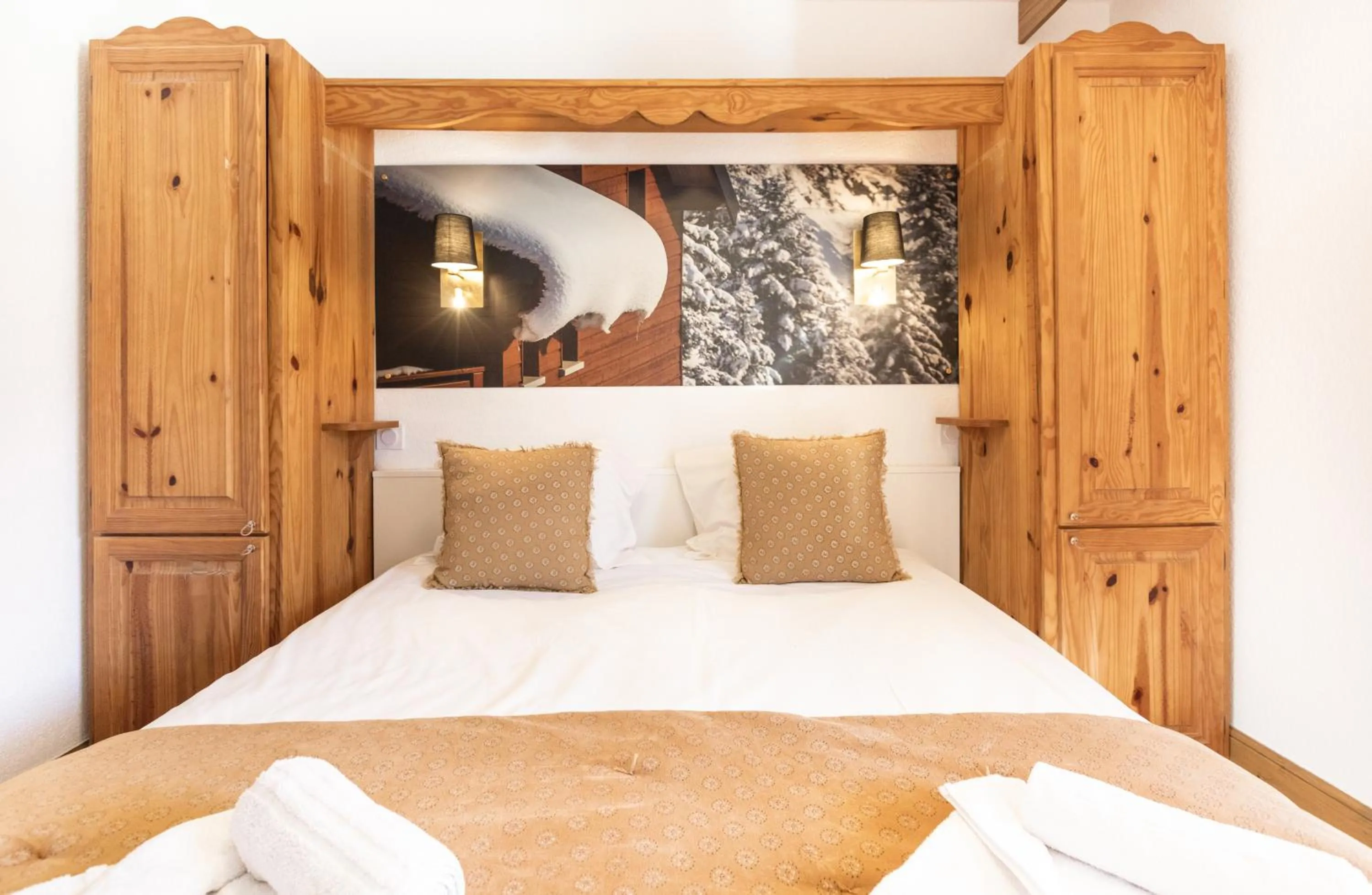 Bedroom, Bed in Résidence Club MMV Le Hameau des Airelles