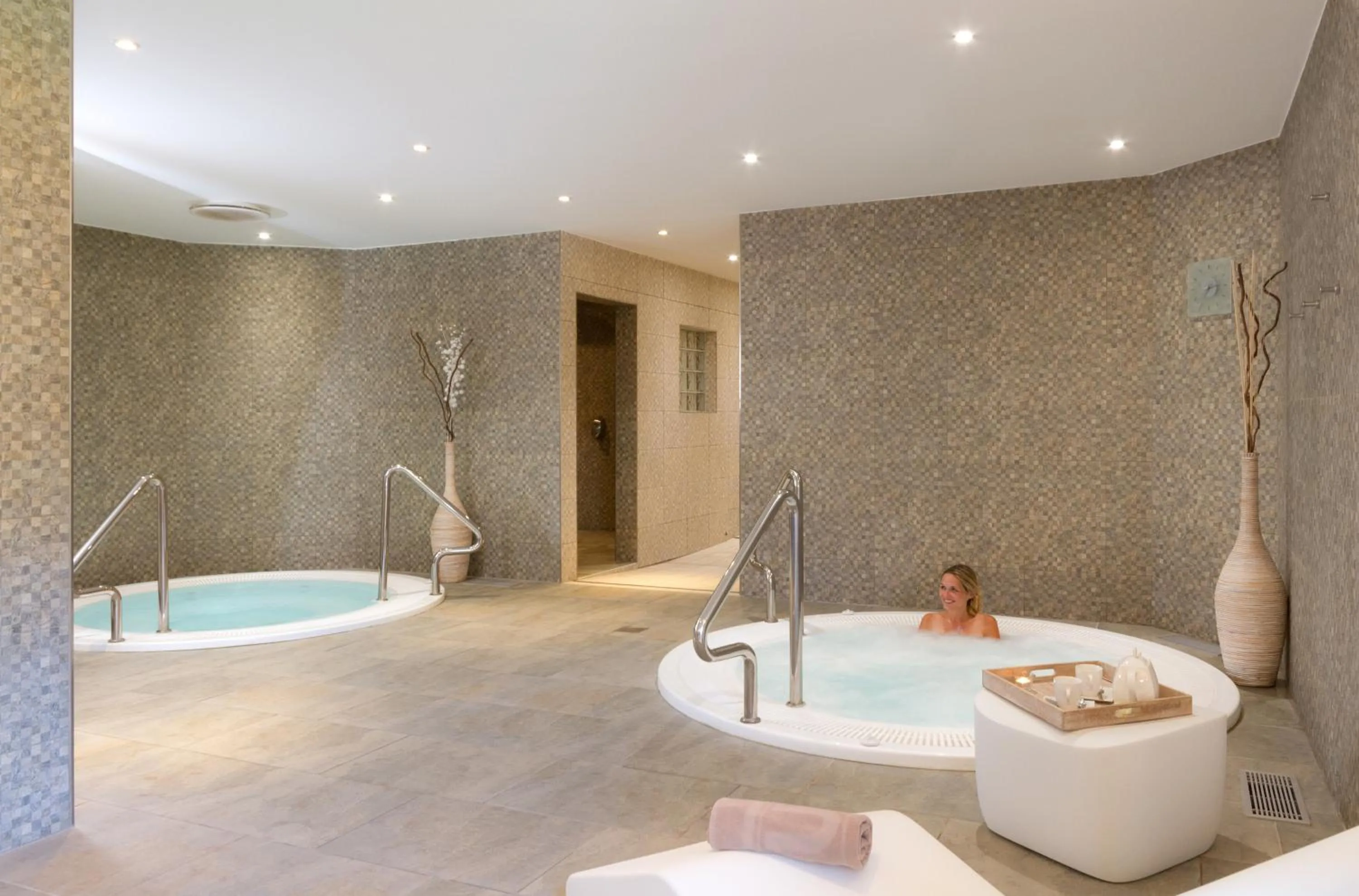 Hot Tub in Résidence Club MMV Le Hameau des Airelles