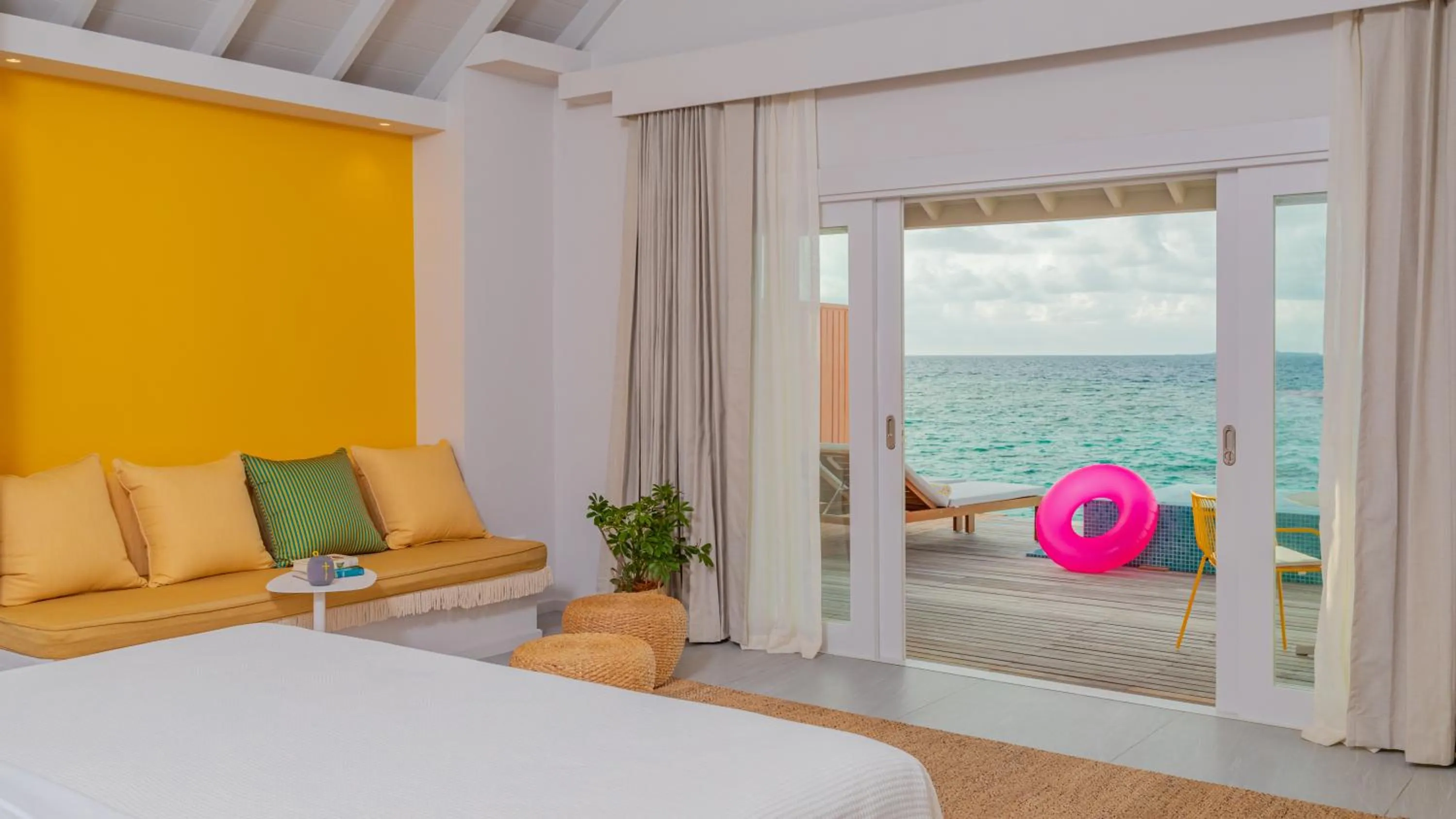 Living room, Bed in The Standard, Huruvalhi Maldives