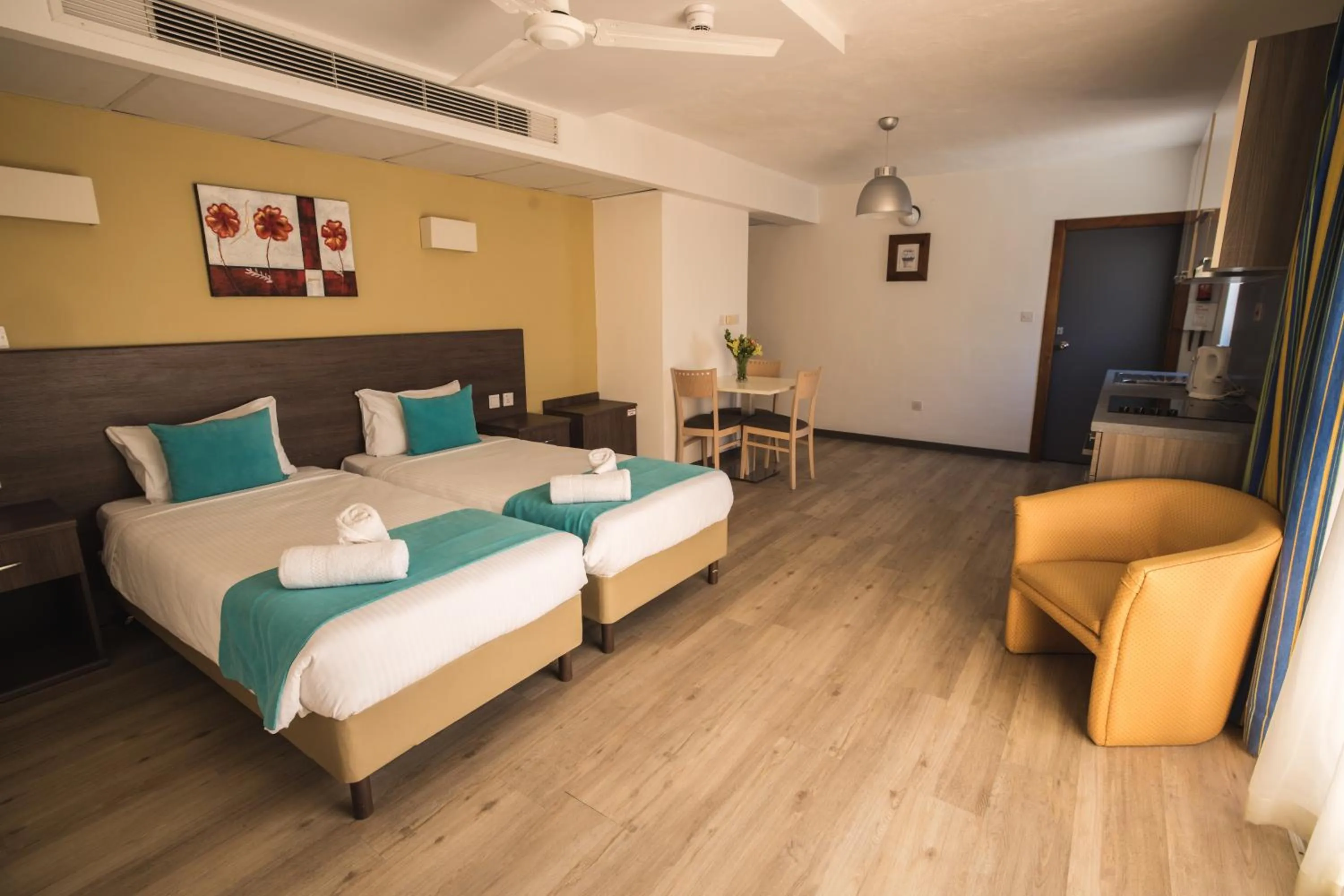 Photo of the whole room, Bed in Sunseeker Holiday Complex