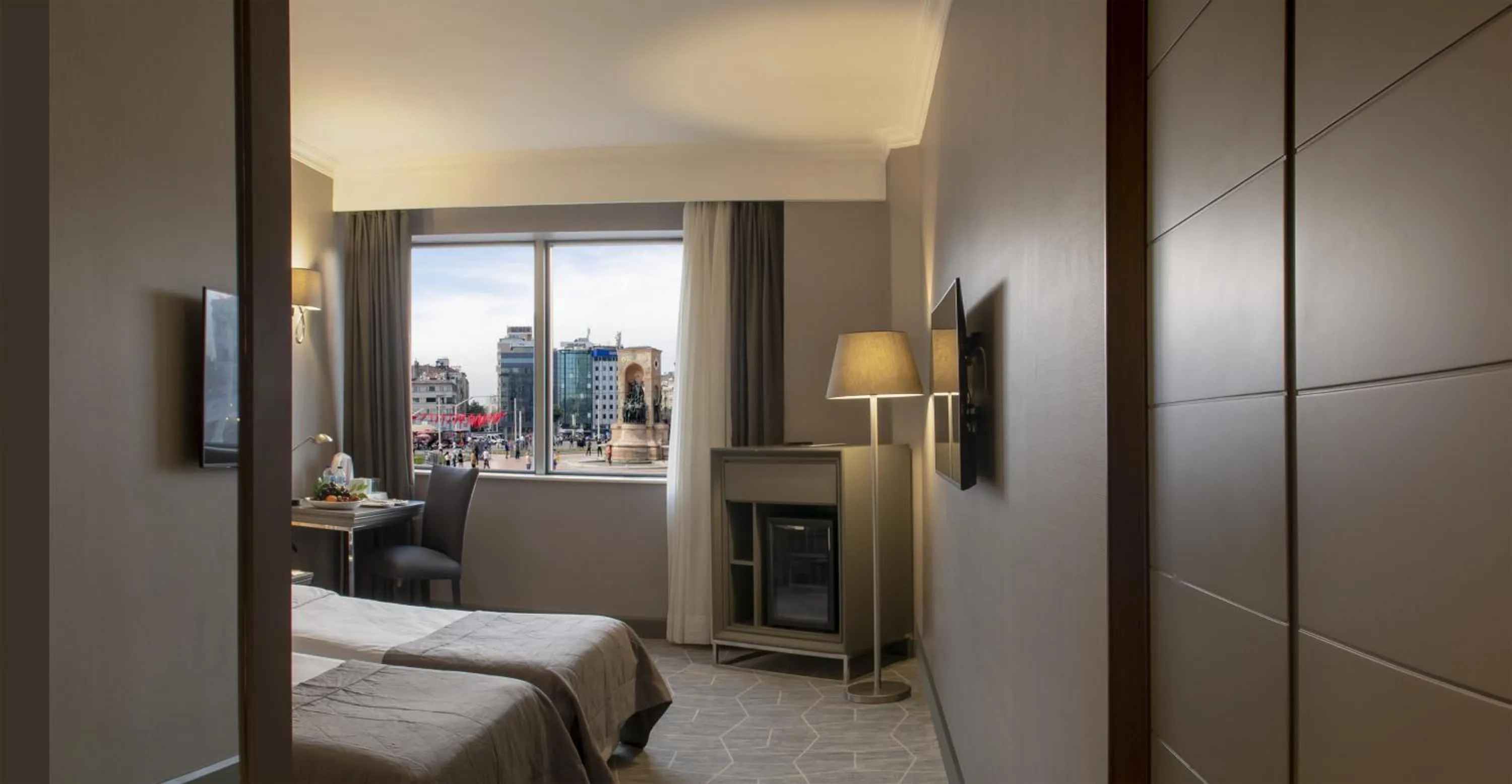 Bedroom, Bed in Taksim Square Hotel