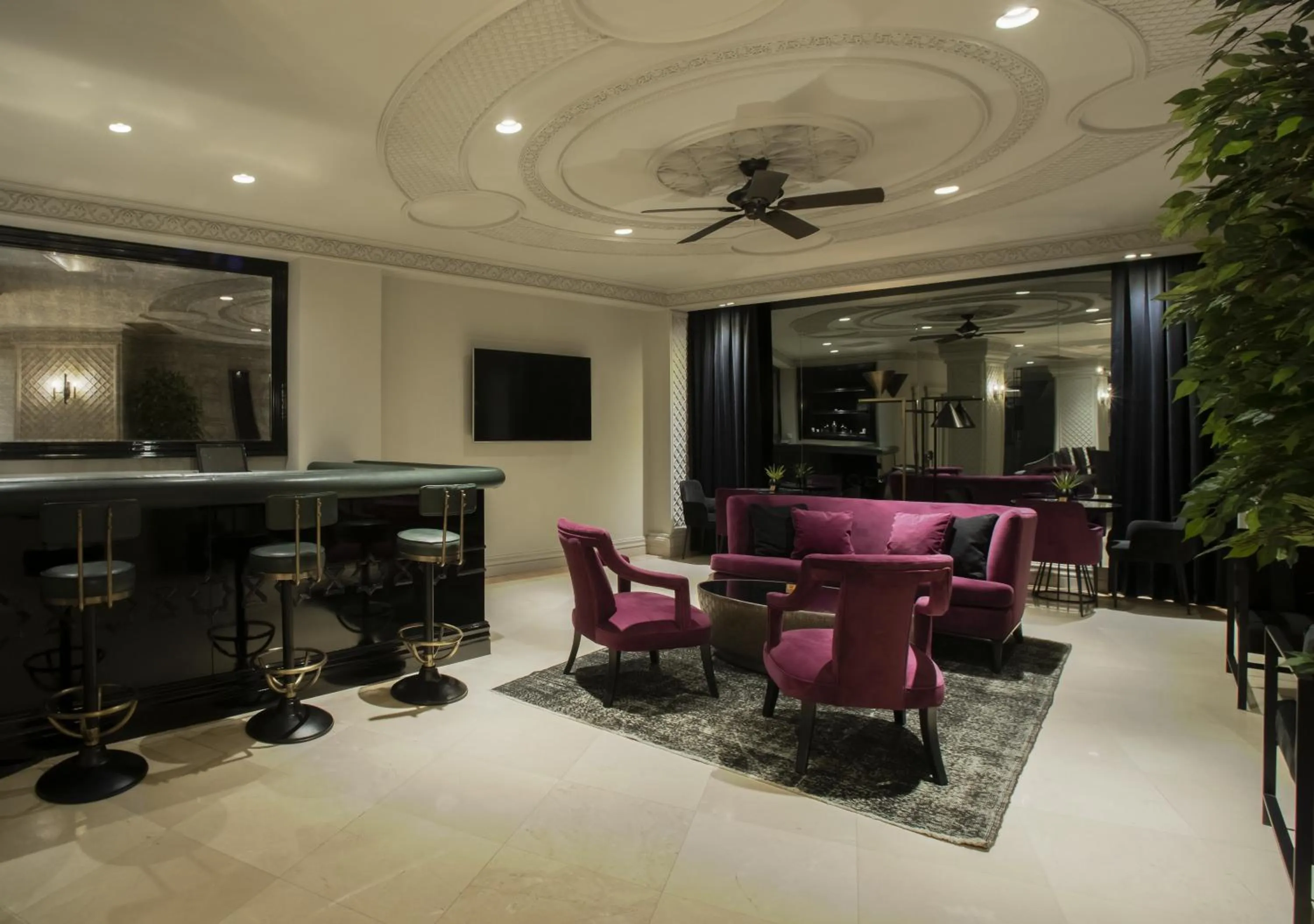 Restaurant/places to eat in Taksim Square Hotel