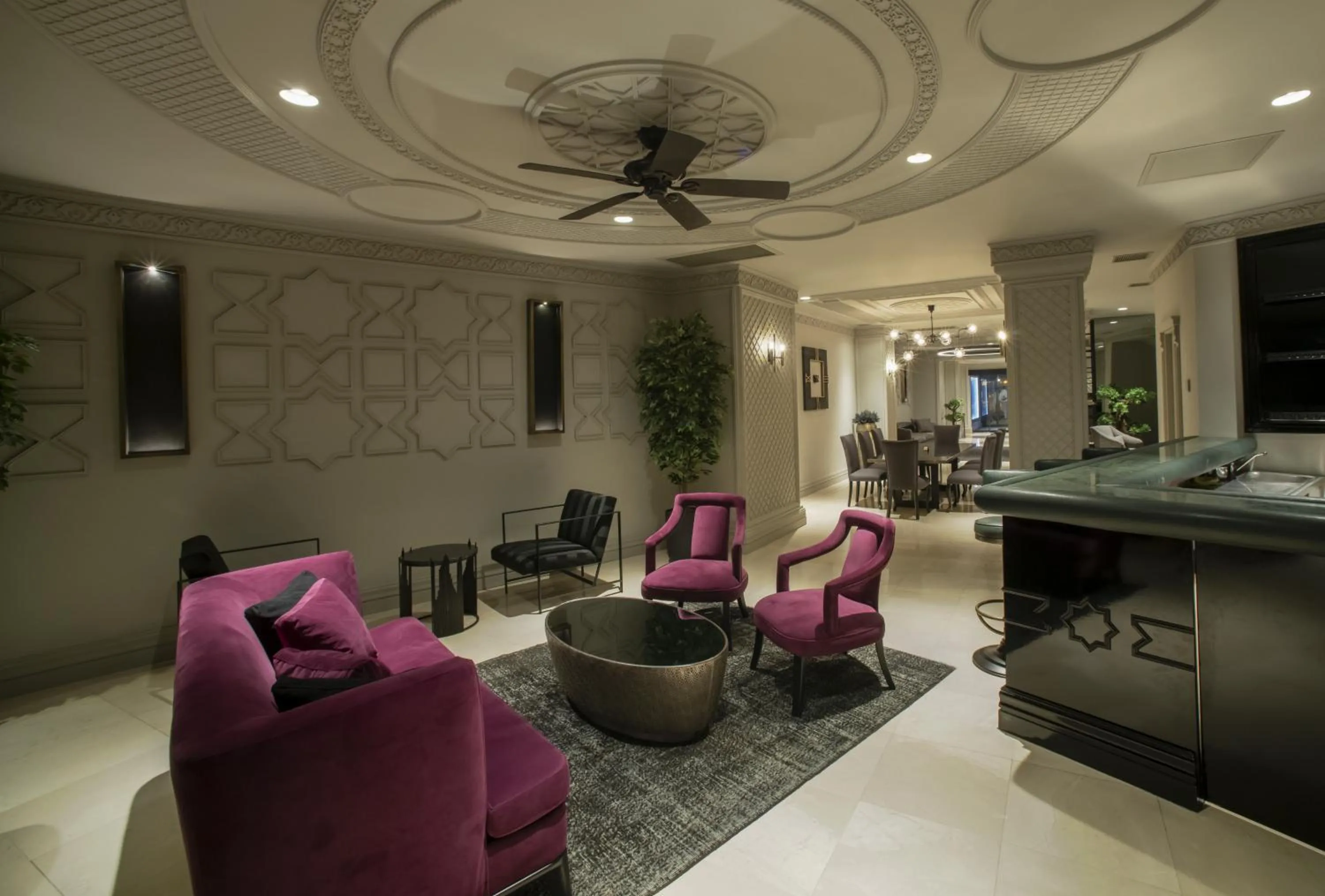 Restaurant/places to eat in Taksim Square Hotel