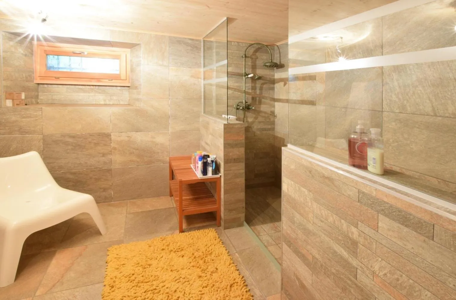 Shower in Relais del Sosto