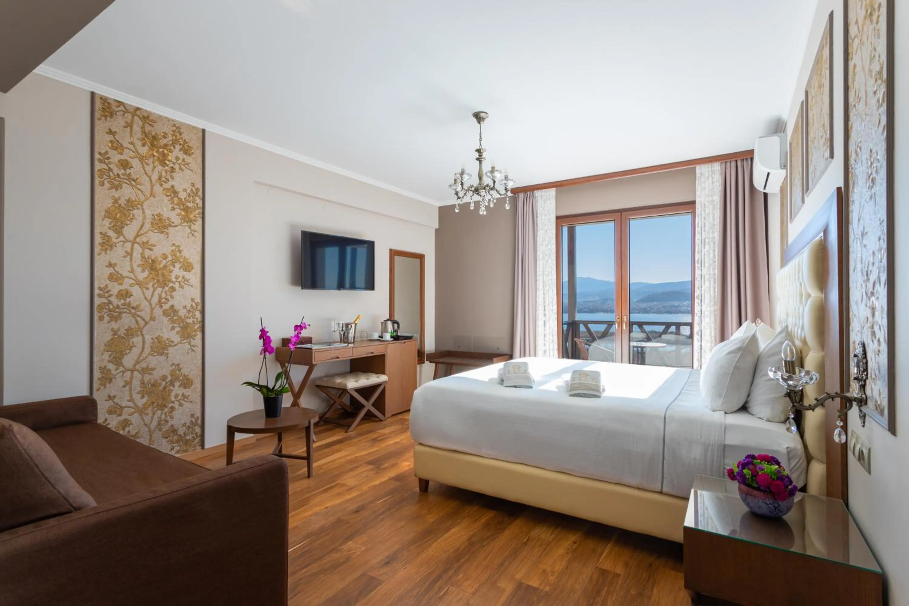 Bedroom, Bed in La Suite Boutique Hotel & Spa