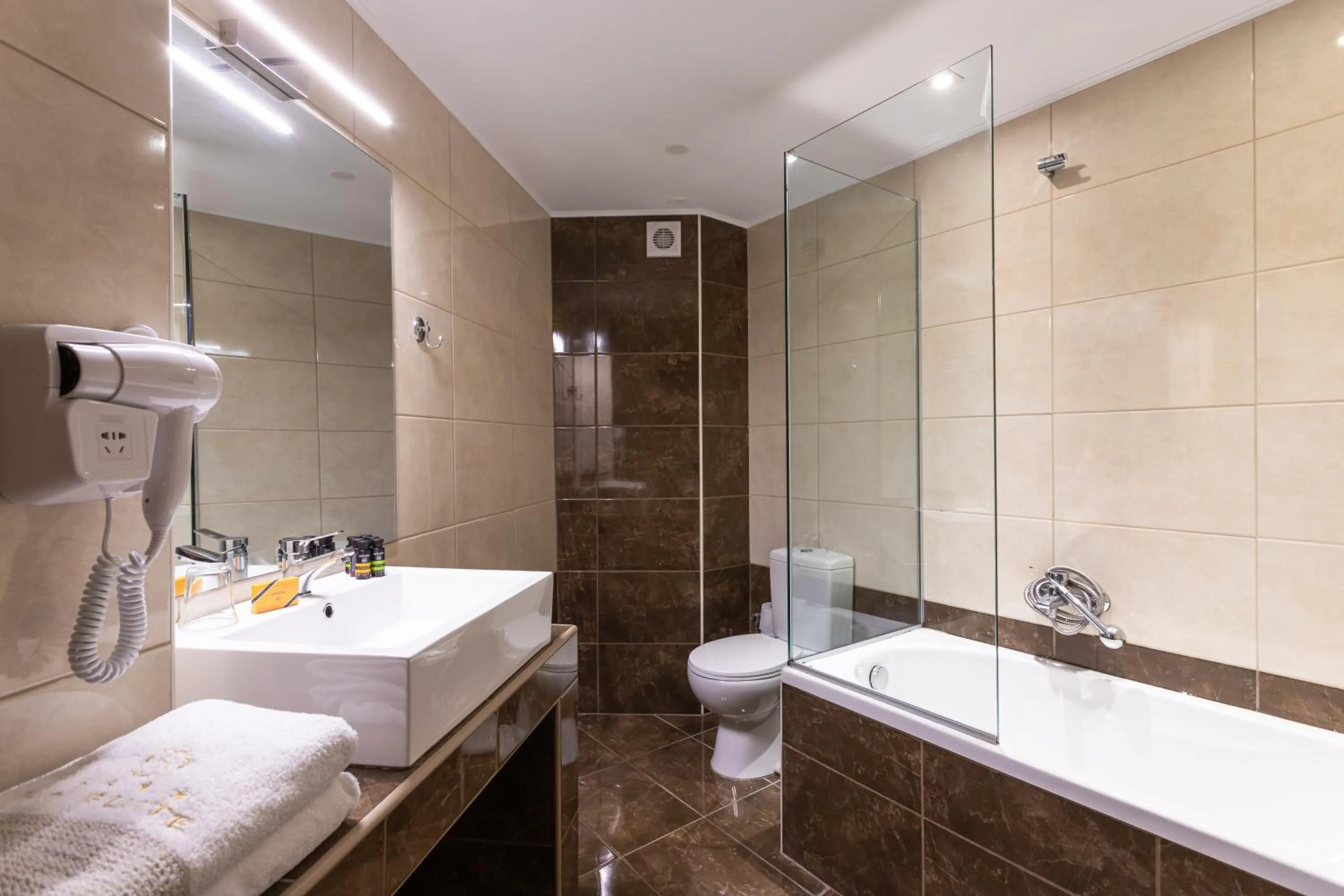 Bath in La Suite Boutique Hotel & Spa