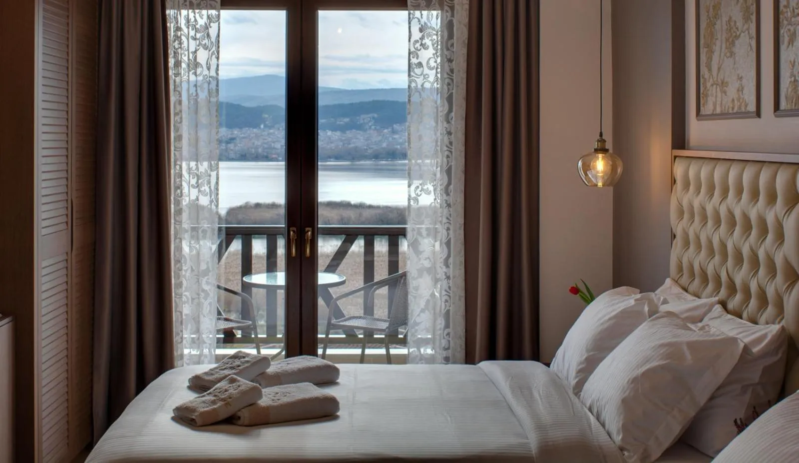 Lake view, Bed in La Suite Boutique Hotel & Spa