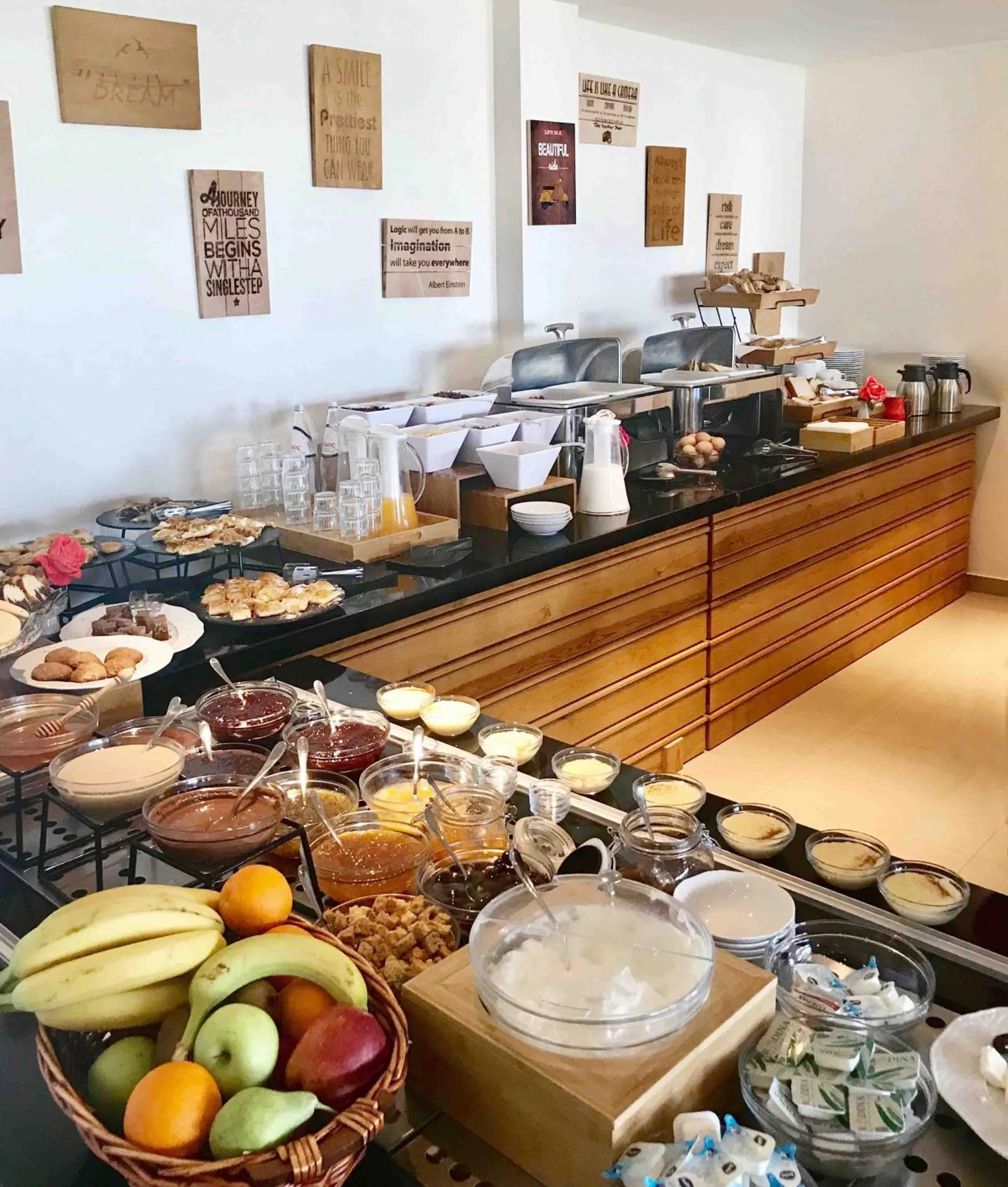 Restaurant/places to eat in La Suite Boutique Hotel & Spa