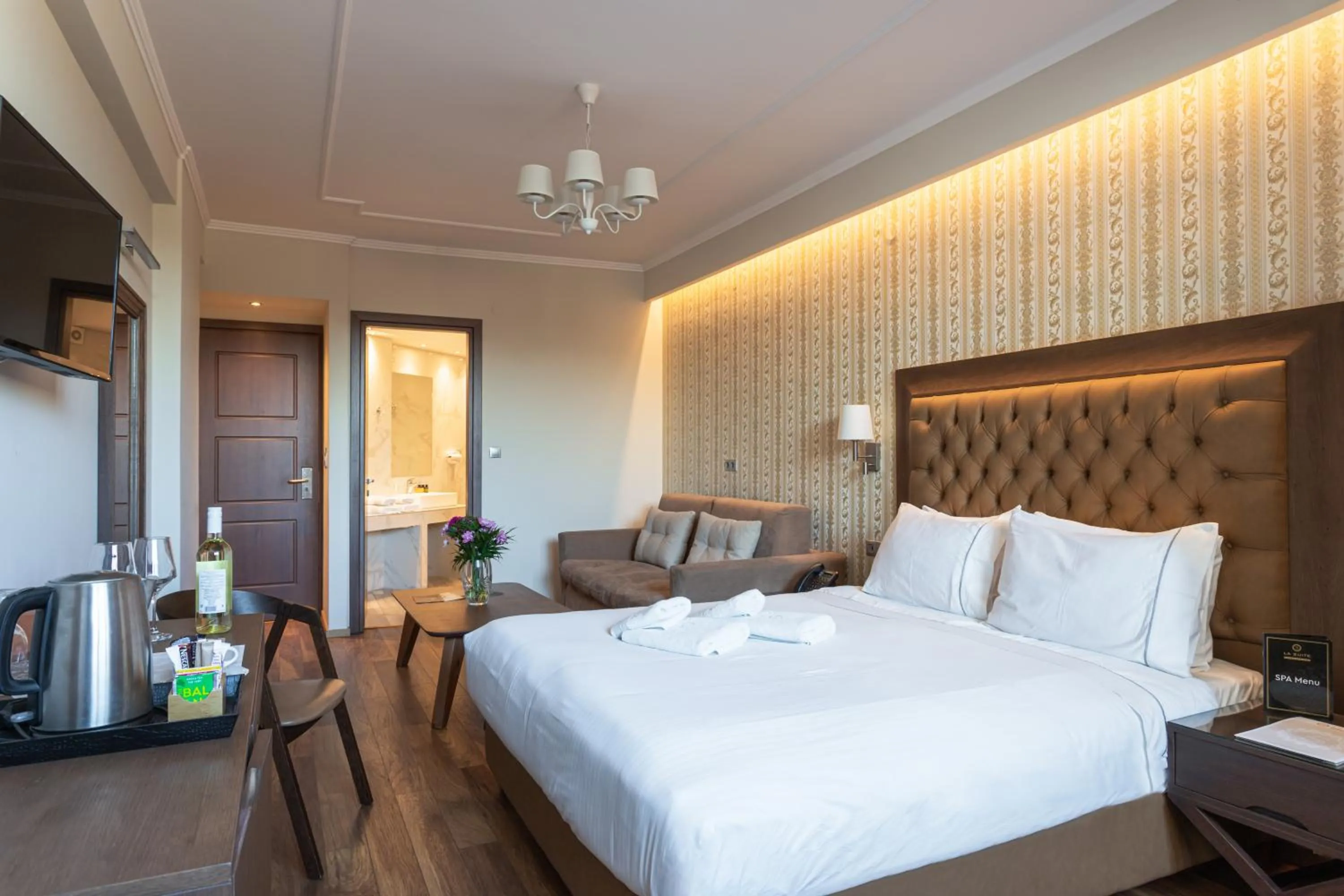 Bed in La Suite Boutique Hotel & Spa