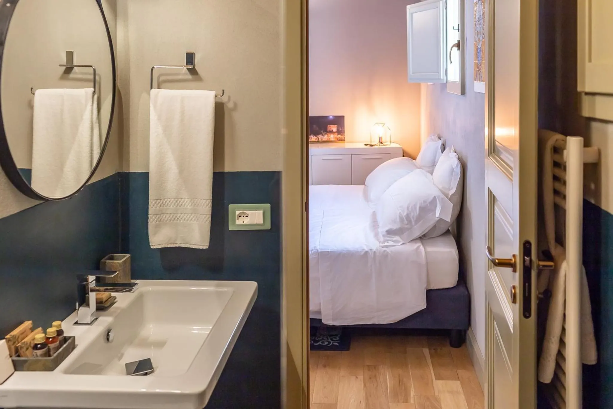 Bathroom, Bed in Cantine De Gregorio Suites