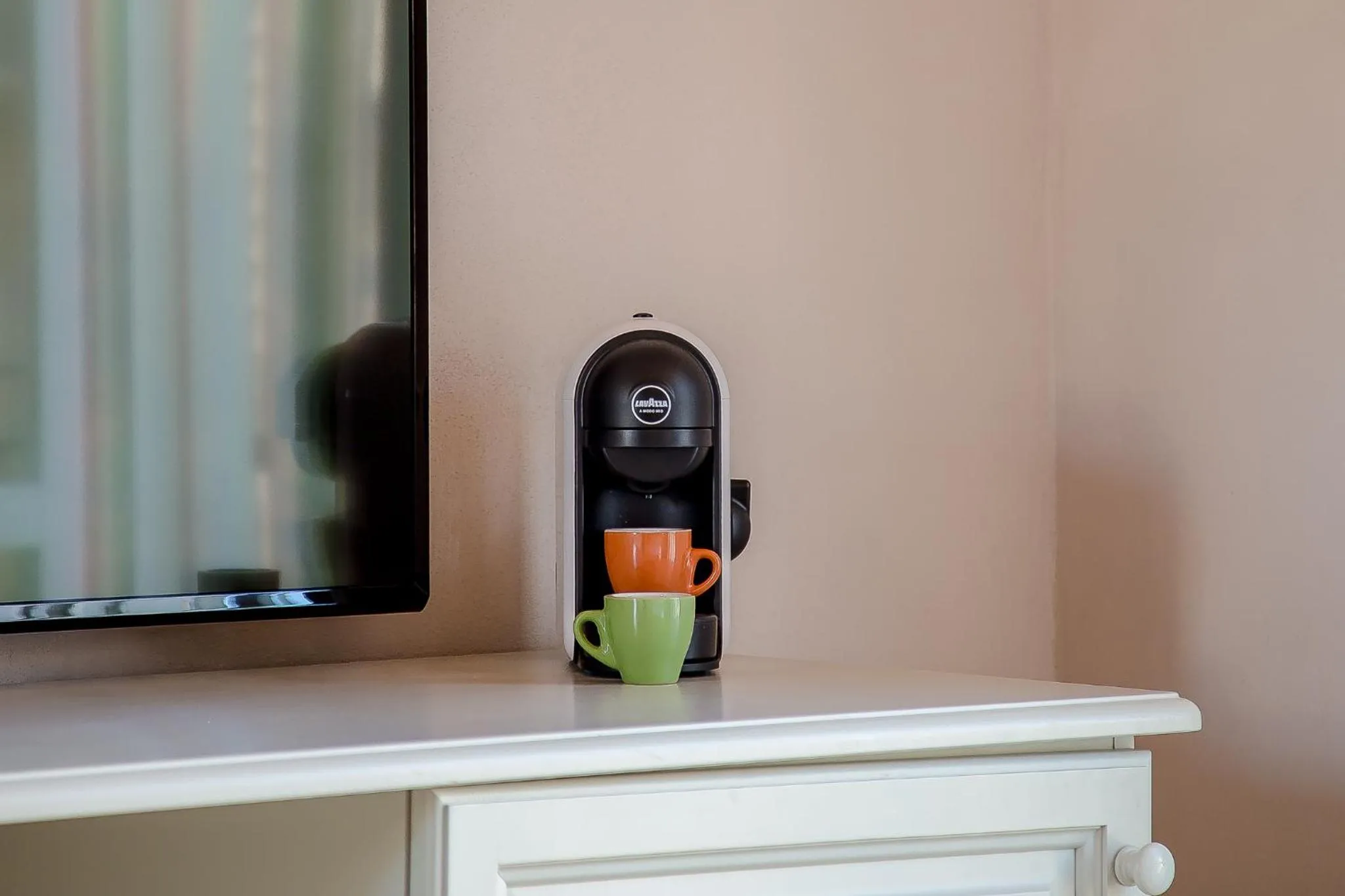 Coffee/tea facilities in Cantine De Gregorio Suites