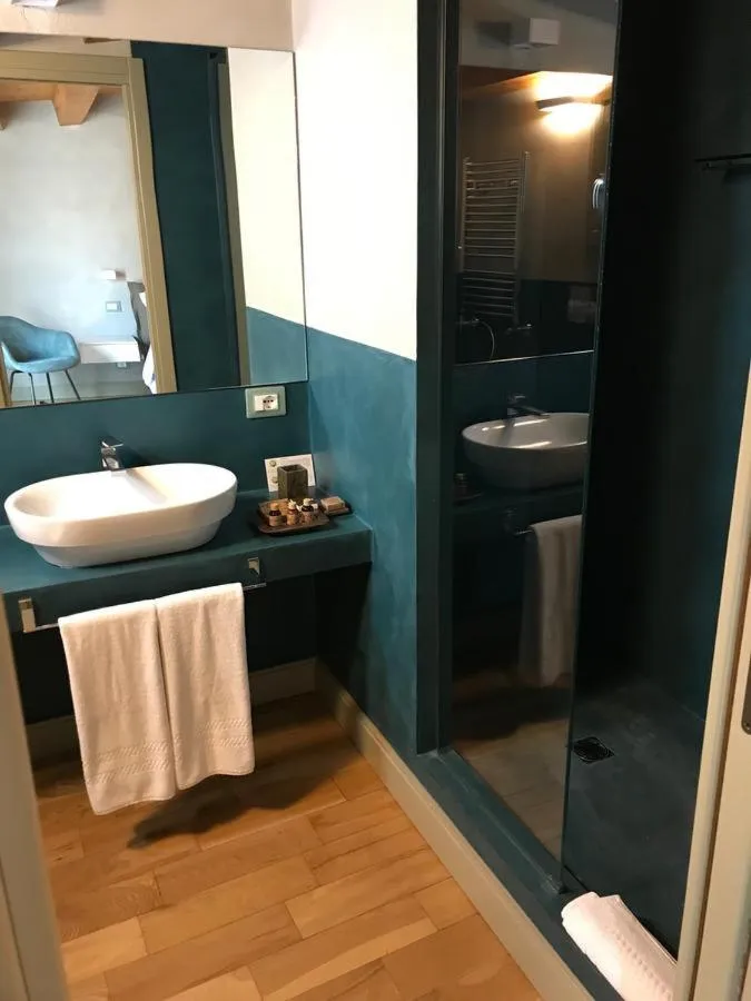 Bathroom in Cantine De Gregorio Suites