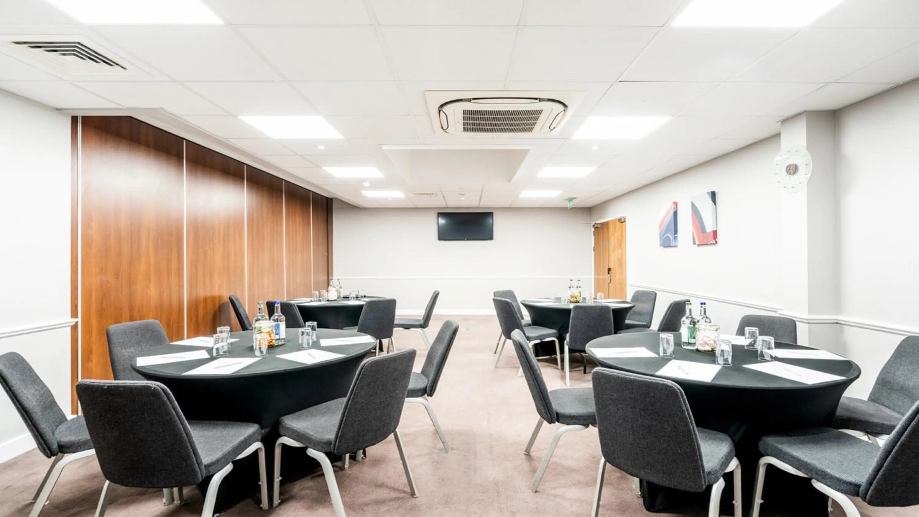 Meeting/conference room in Holiday Inn London Luton Airport by IHG