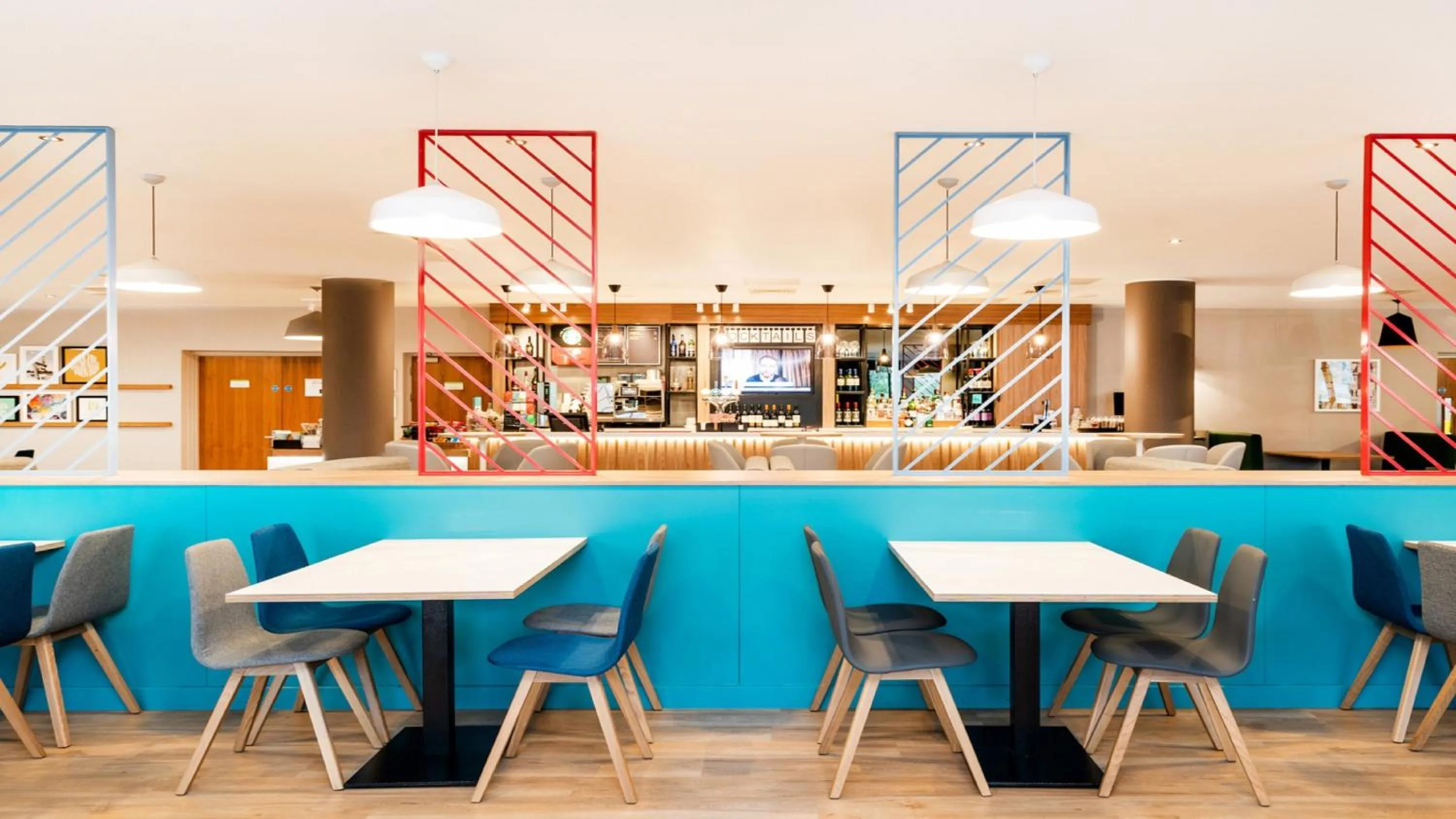 Restaurant/places to eat in Holiday Inn London Luton Airport by IHG