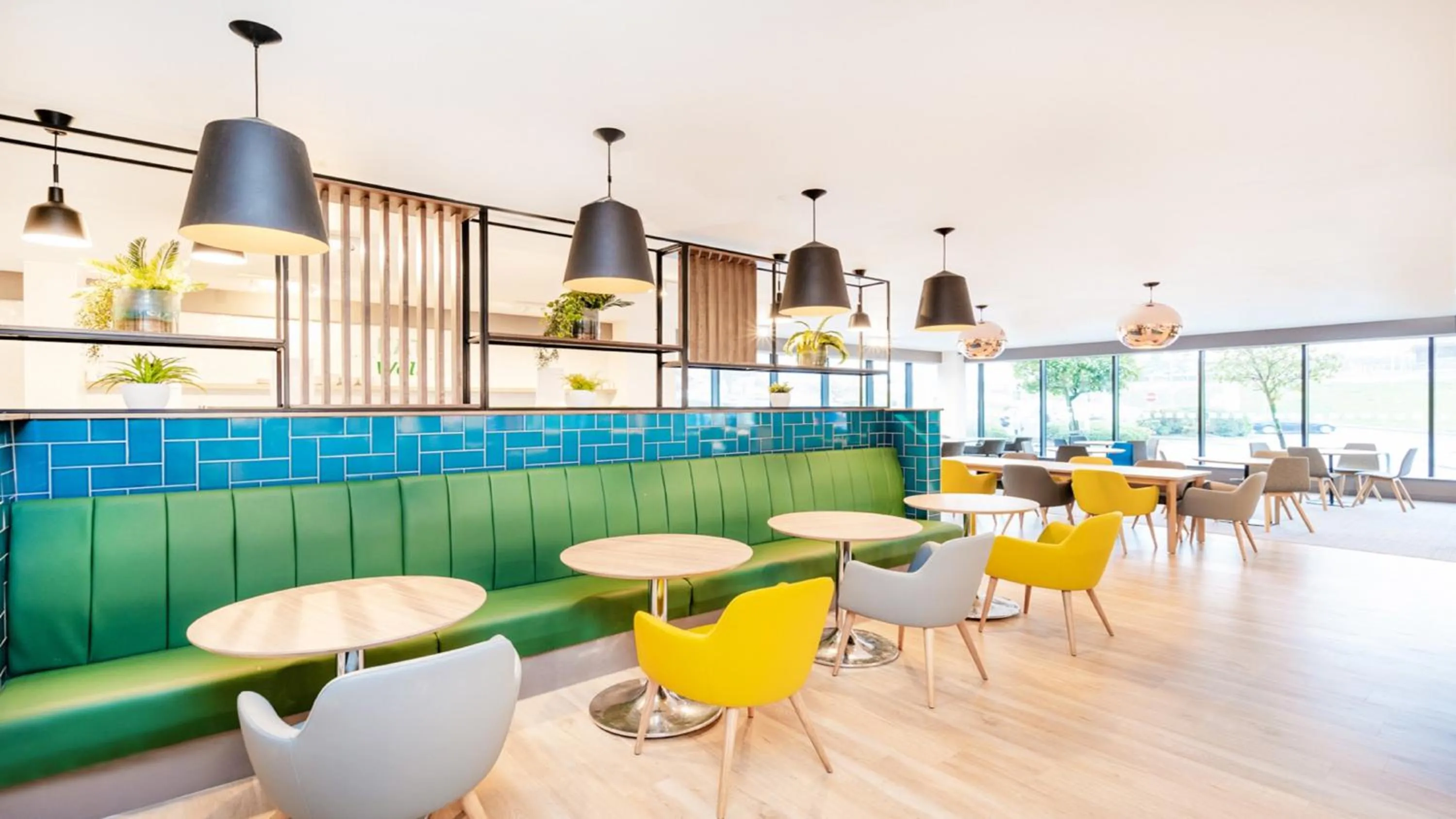 Restaurant/places to eat in Holiday Inn London Luton Airport by IHG