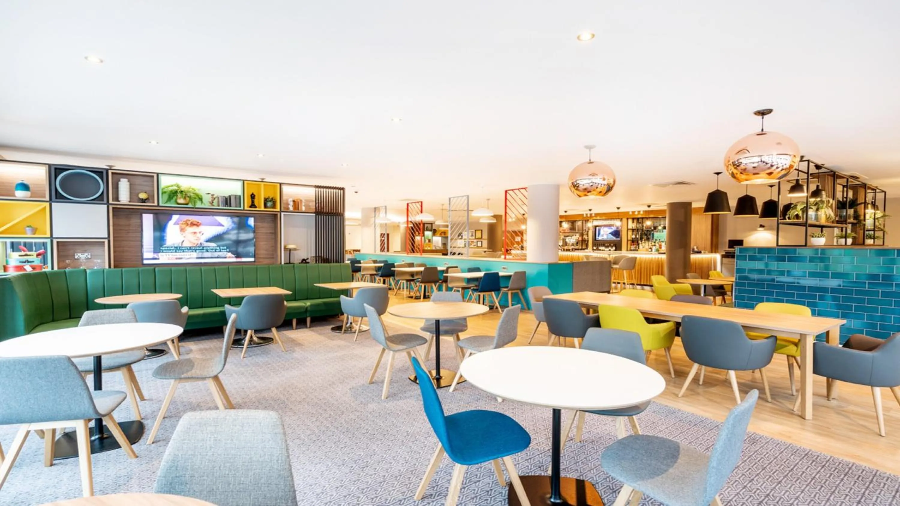 Restaurant/places to eat in Holiday Inn London Luton Airport by IHG