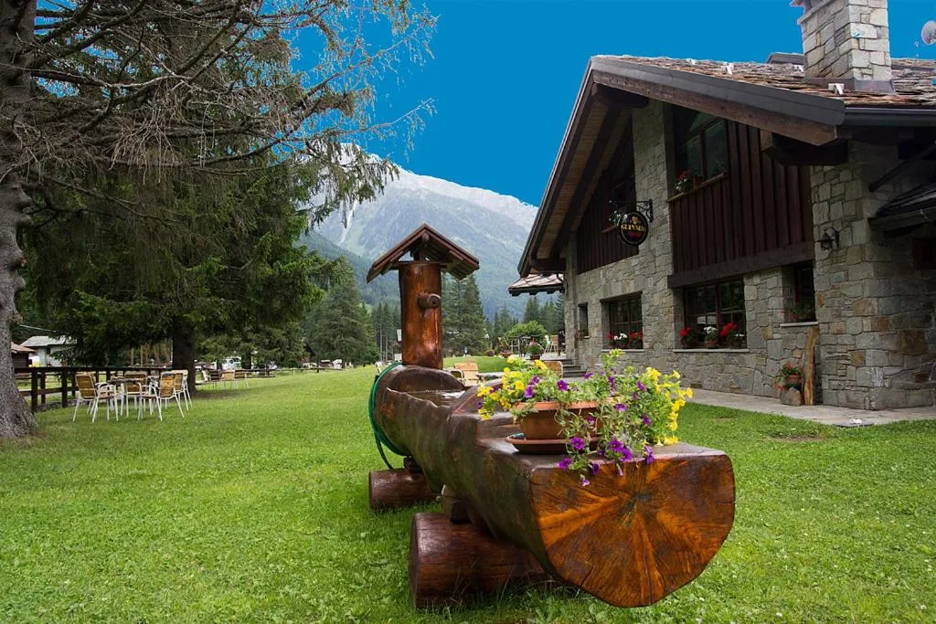 Decorative detail in Hotel California