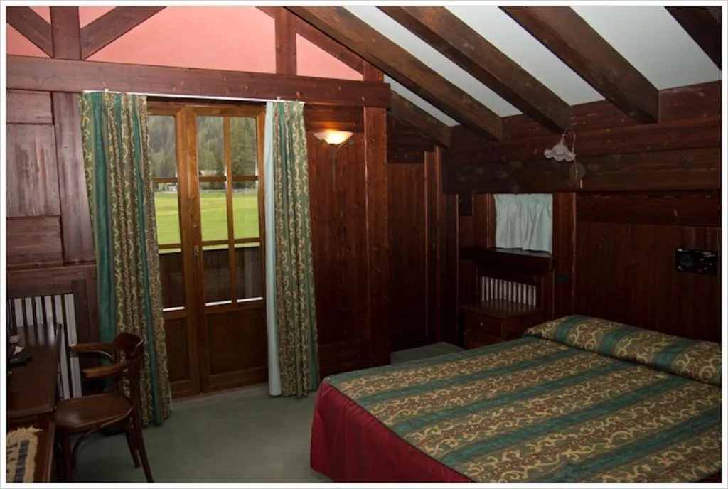 Bed in Hotel California