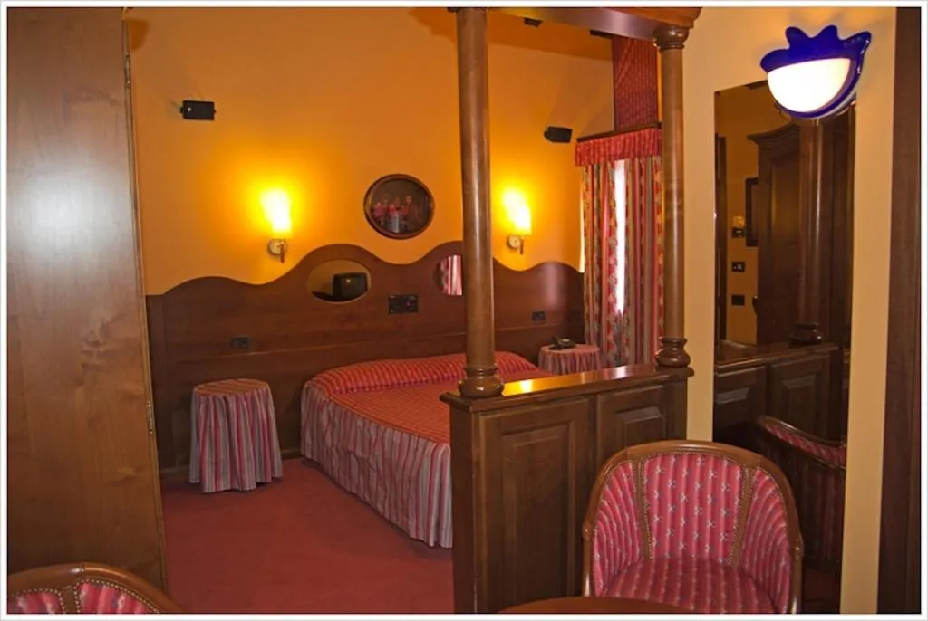 Bed in Hotel California