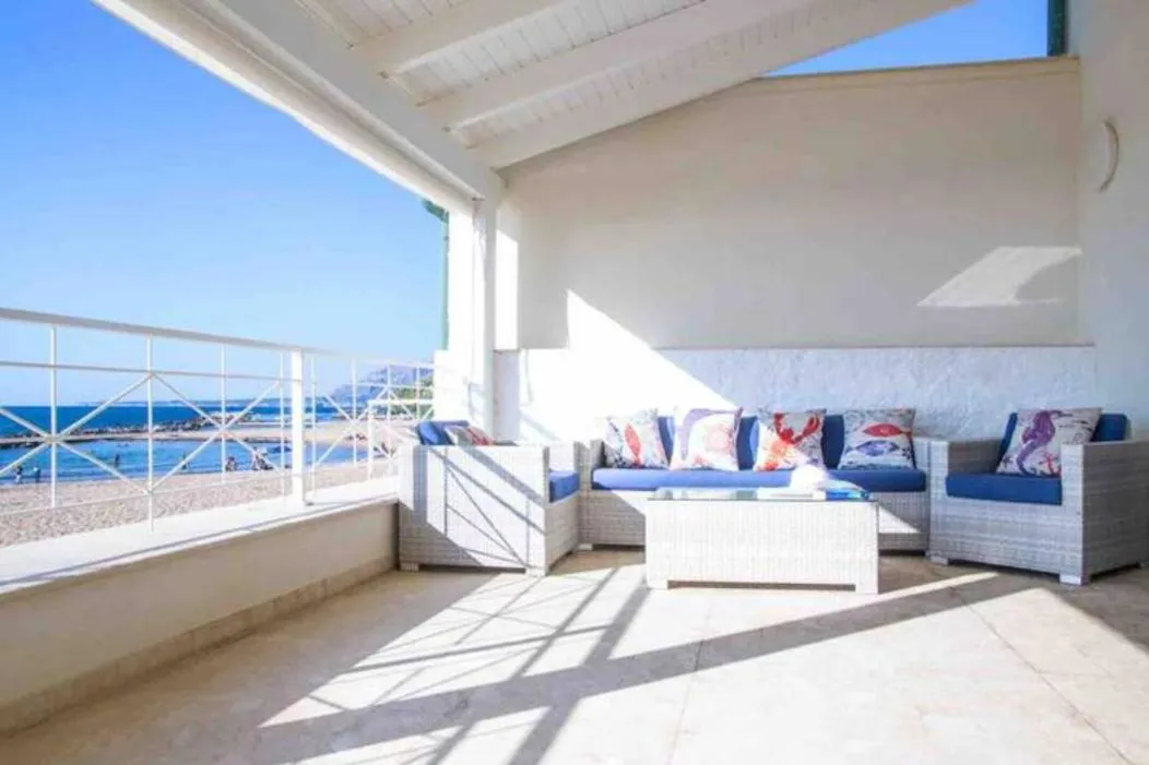 Amira Beach Villa by Le Dhome Sicily