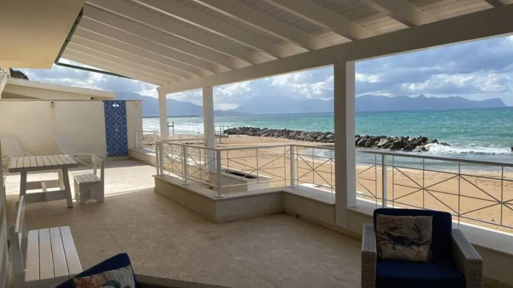 Amira Beach Villa by Le Dhome Sicily