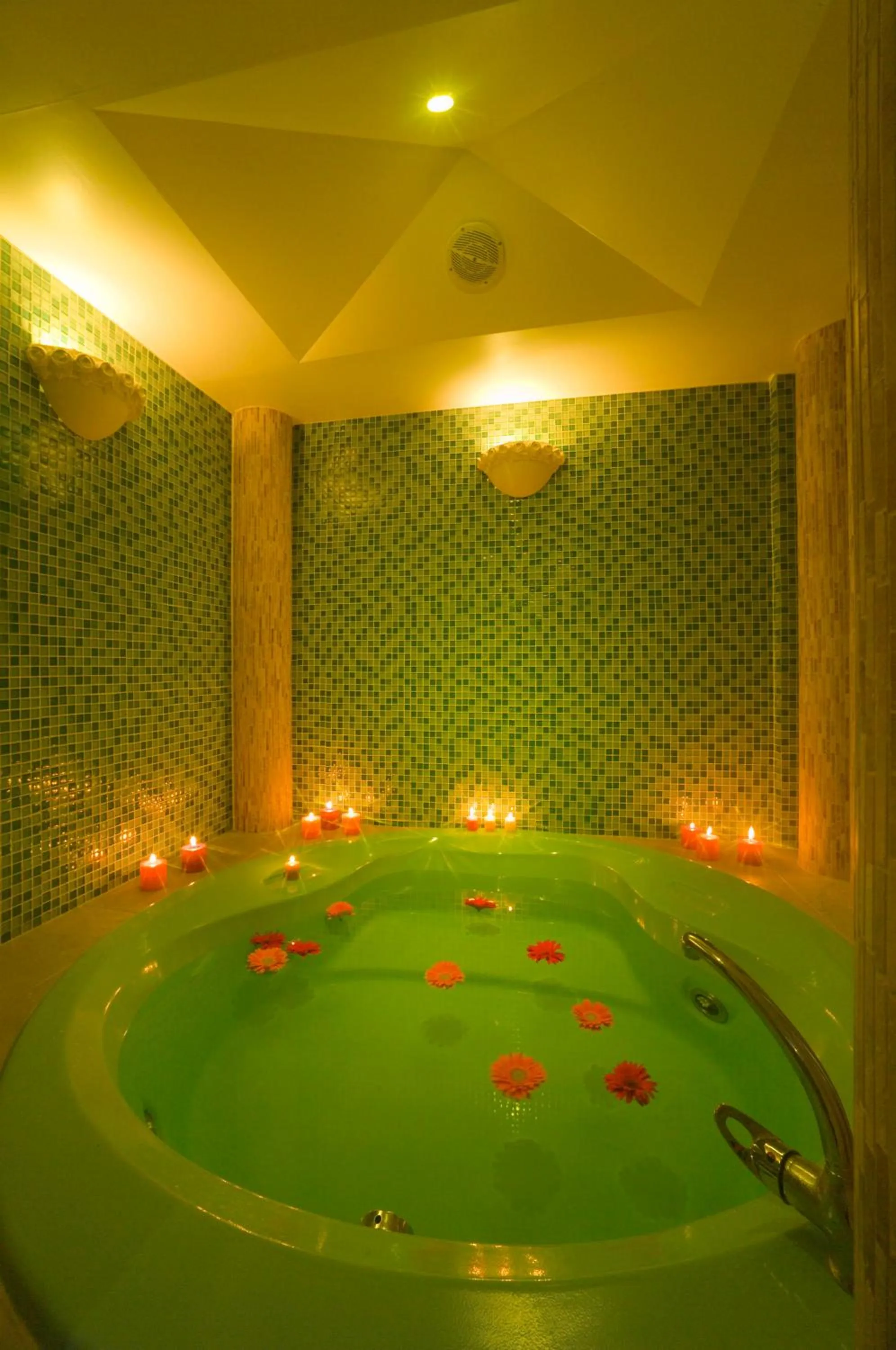 Hot Tub in Hotel do Cerro