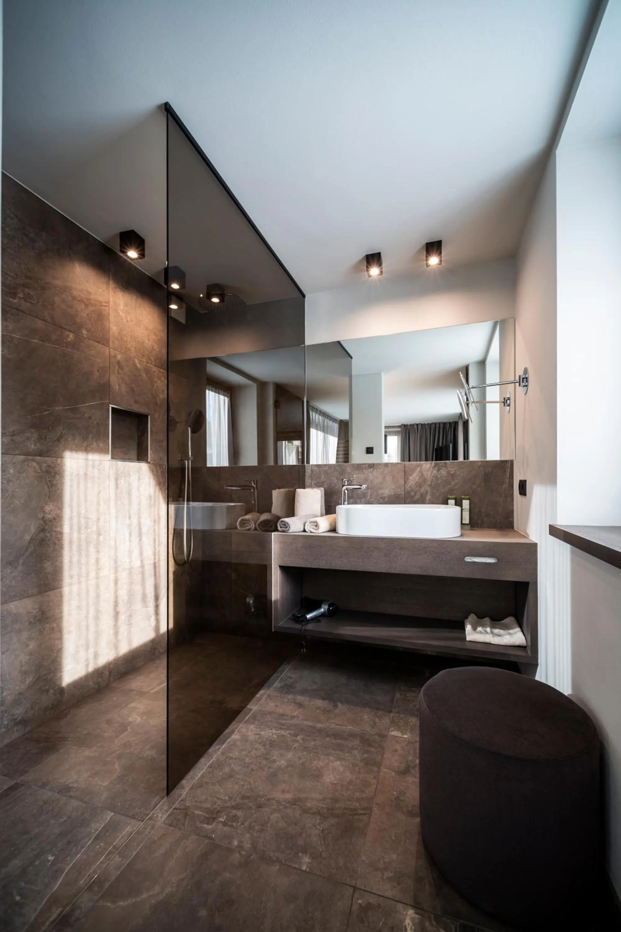 Bathroom, Bed in Plan Murin - Authentic Dolomites Hotel