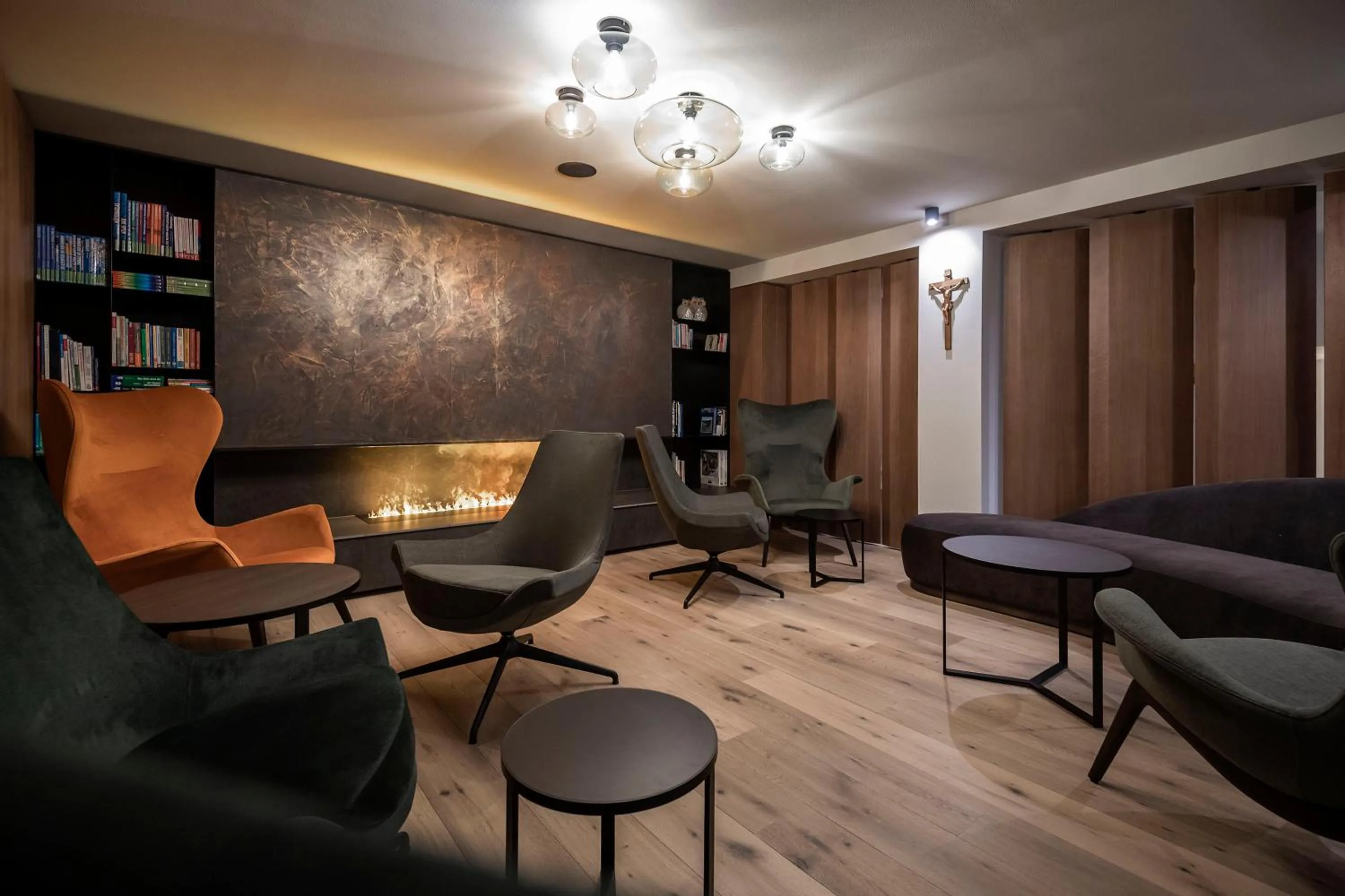 Lounge or bar in Plan Murin - Authentic Dolomites Hotel