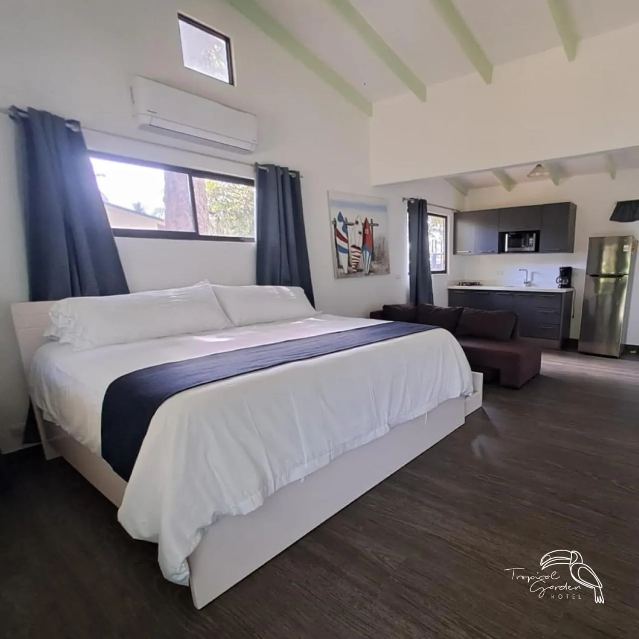 Photo of the whole room, Bed in Tropical Garden Hotel