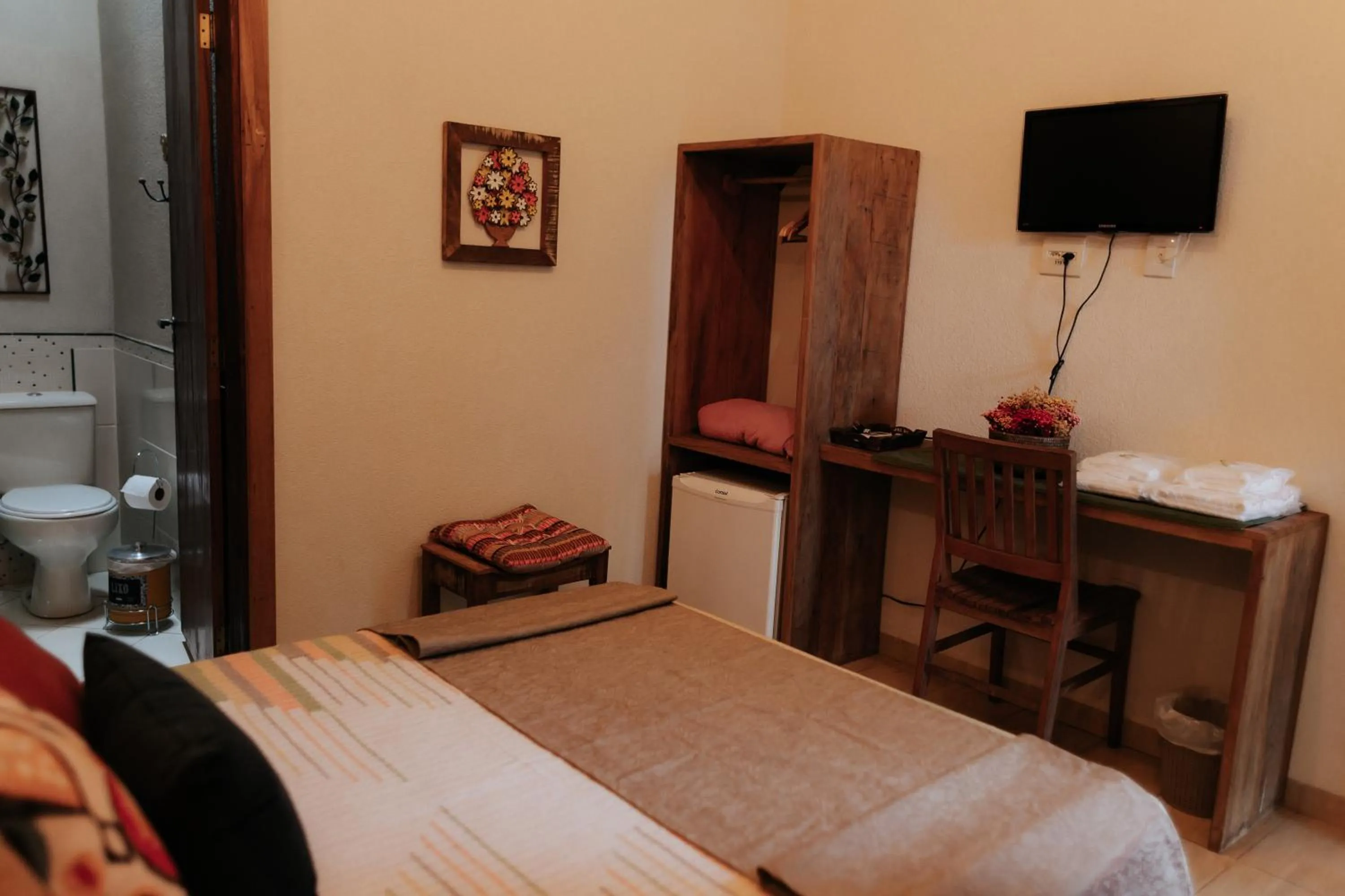 TV and multimedia, Bed in Hotel Pousada Chalé das Flores