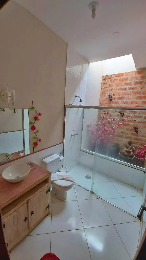 Shower in Hotel Pousada Chalé das Flores