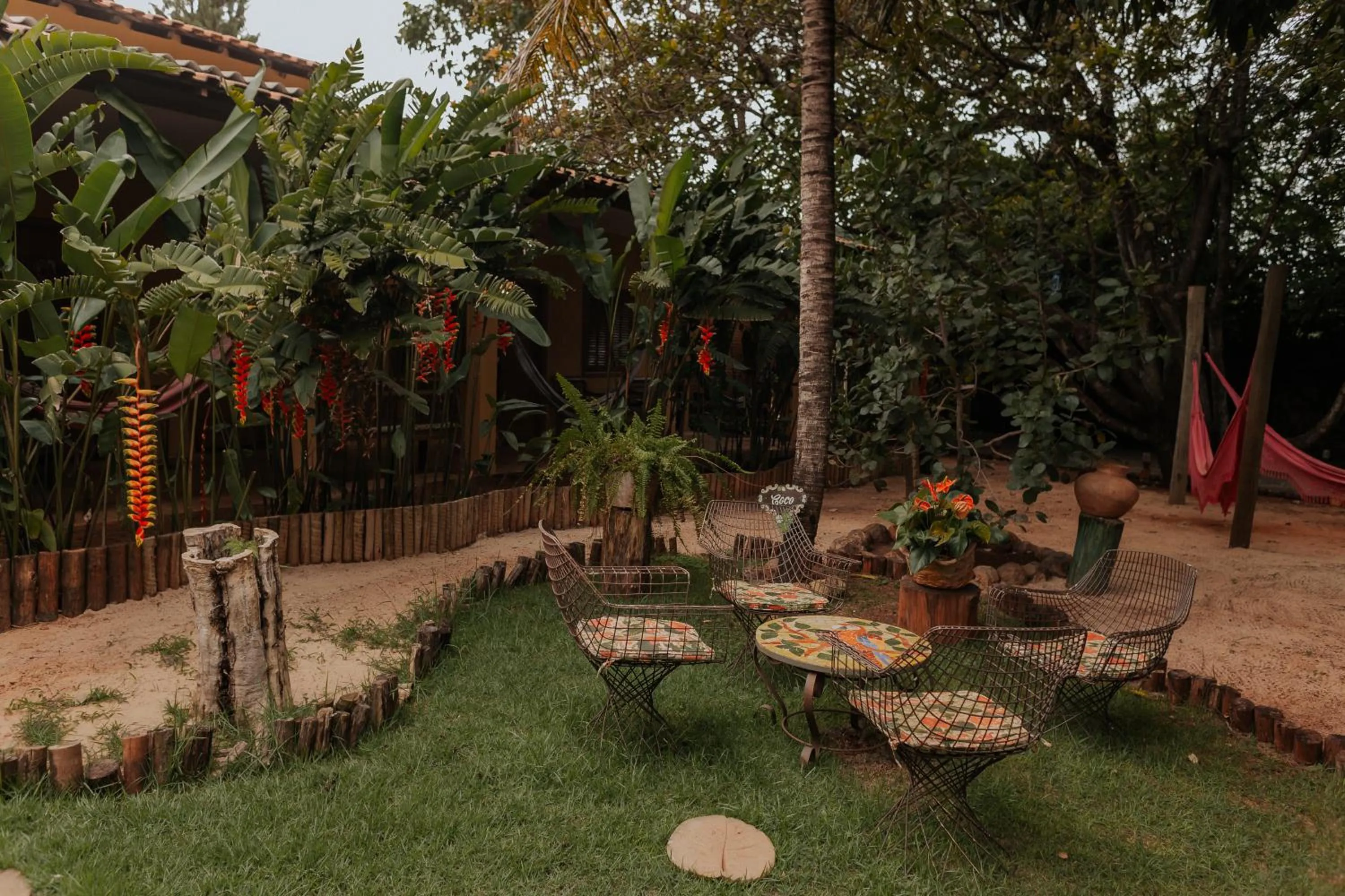 Property building in Hotel Pousada Chalé das Flores