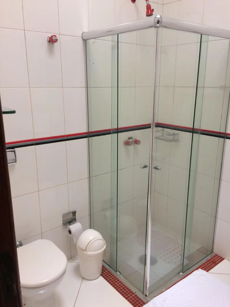 Shower in Hotel Pousada Chalé das Flores