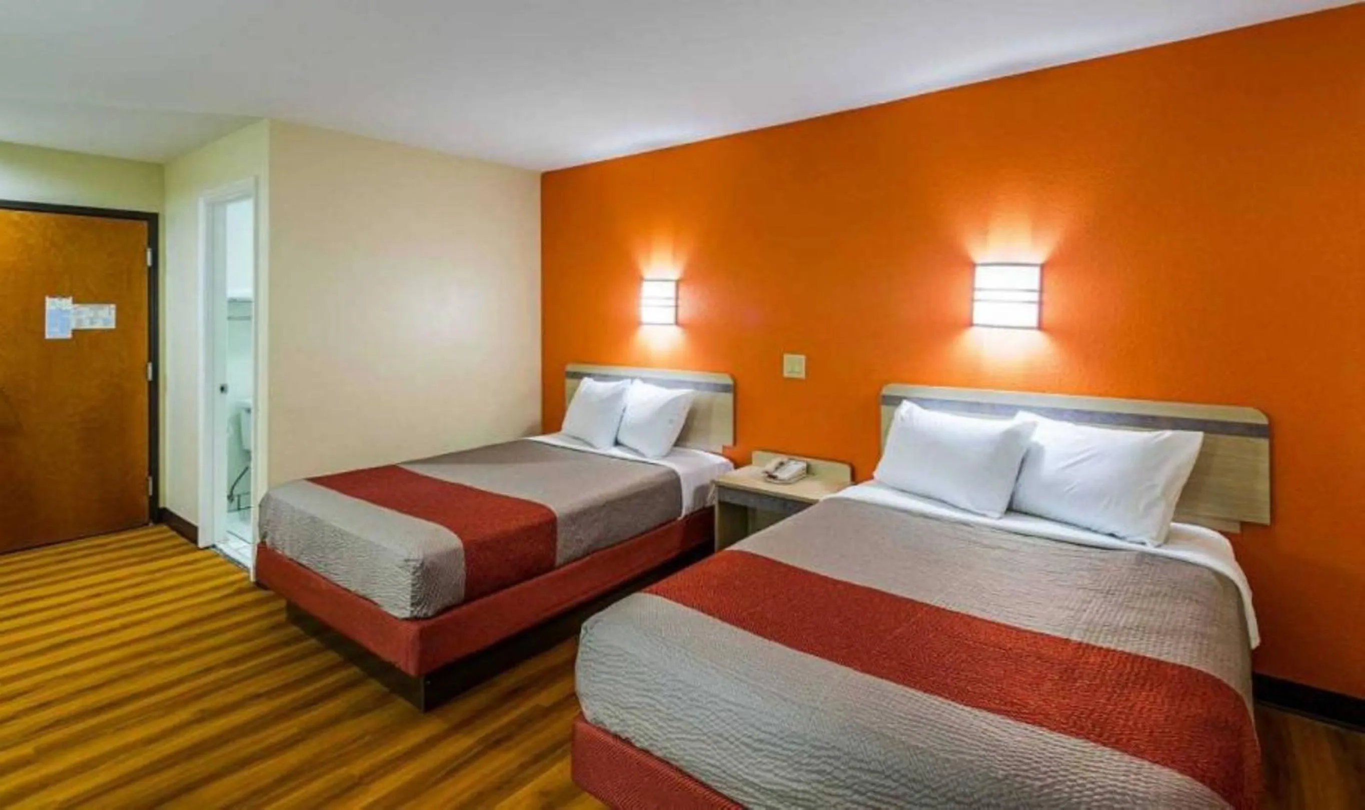 Bedroom, Bed in Motel 6-Urbana, IL