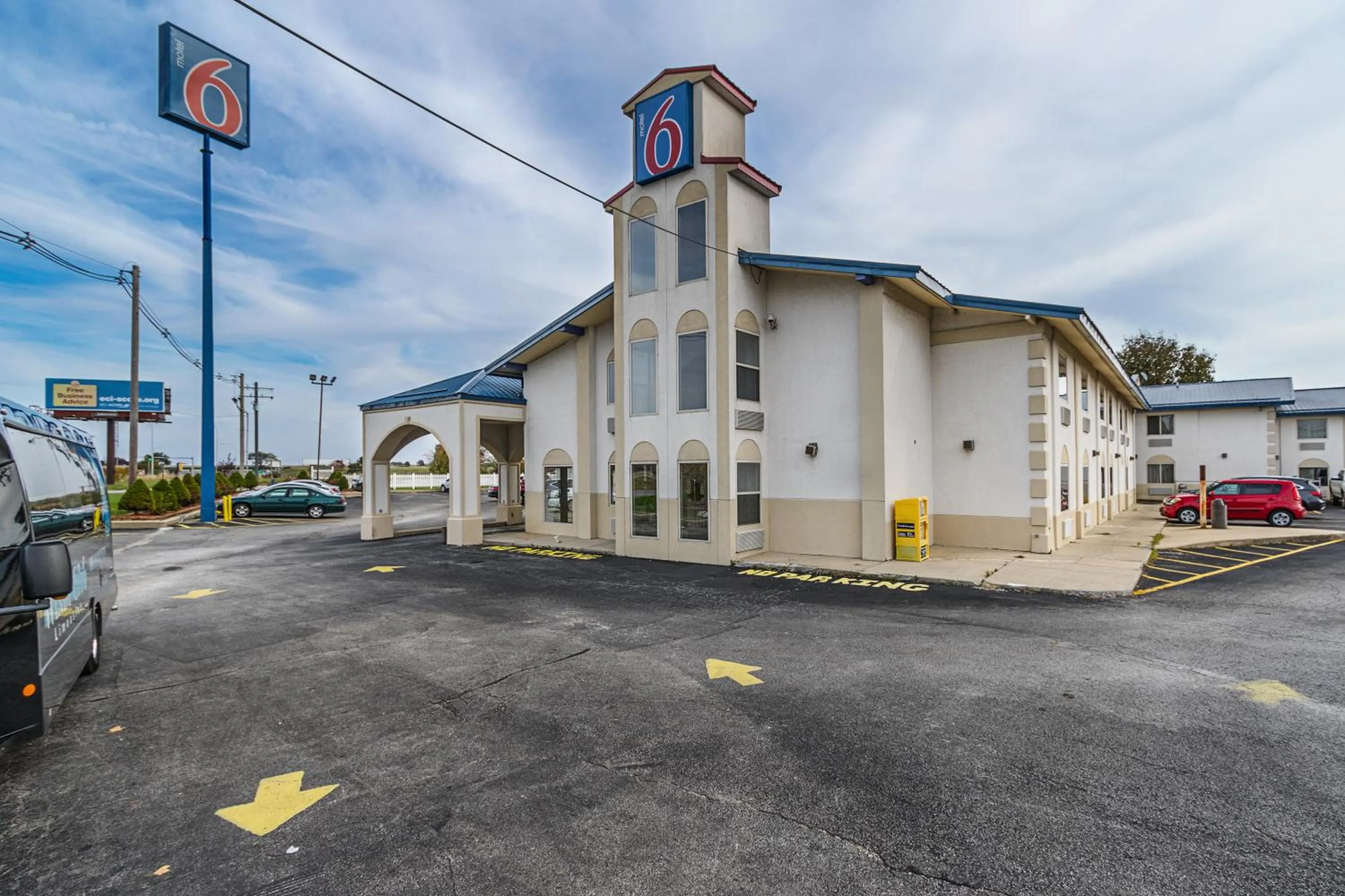 Property building in Motel 6-Urbana, IL