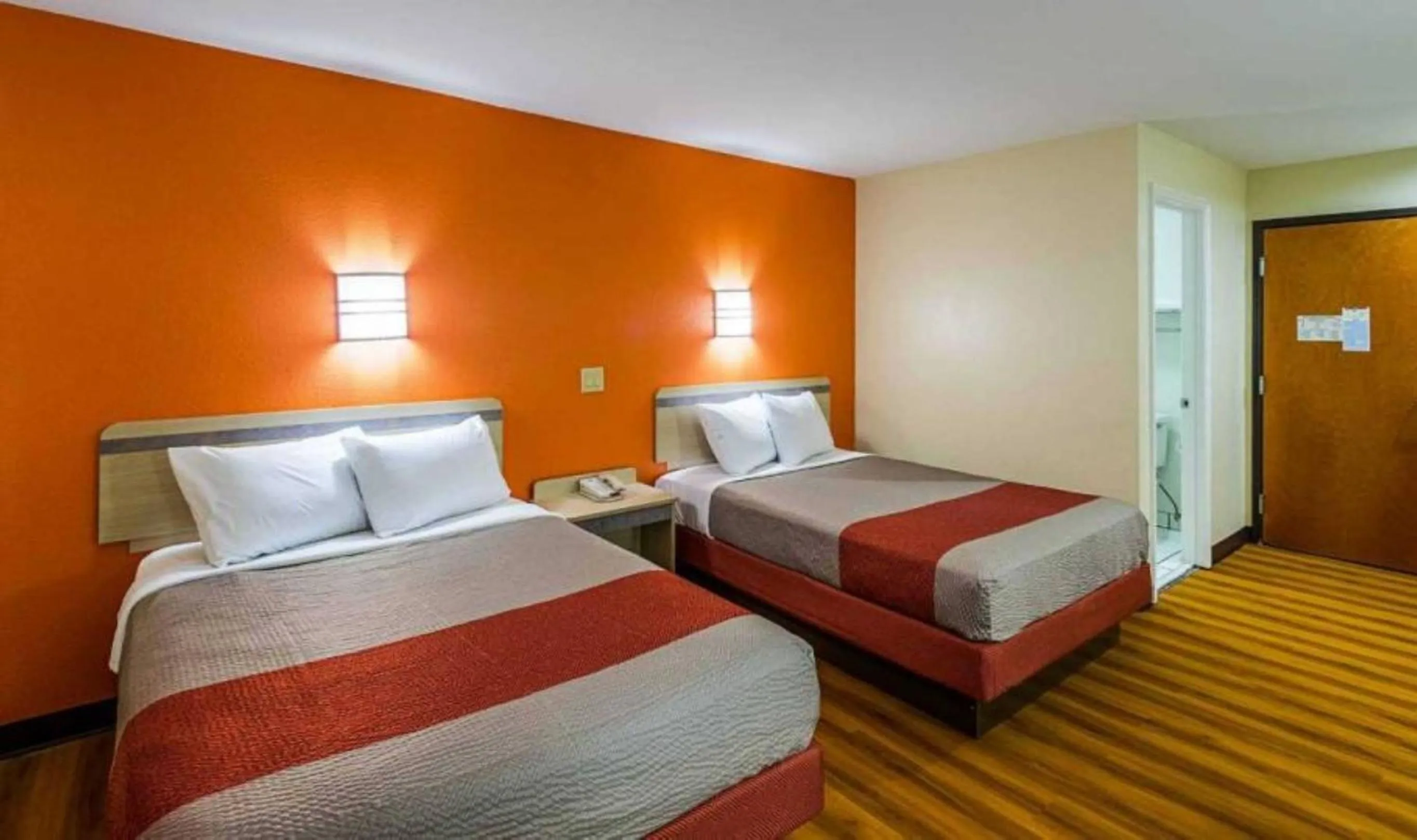 Bedroom, Bed in Motel 6-Urbana, IL