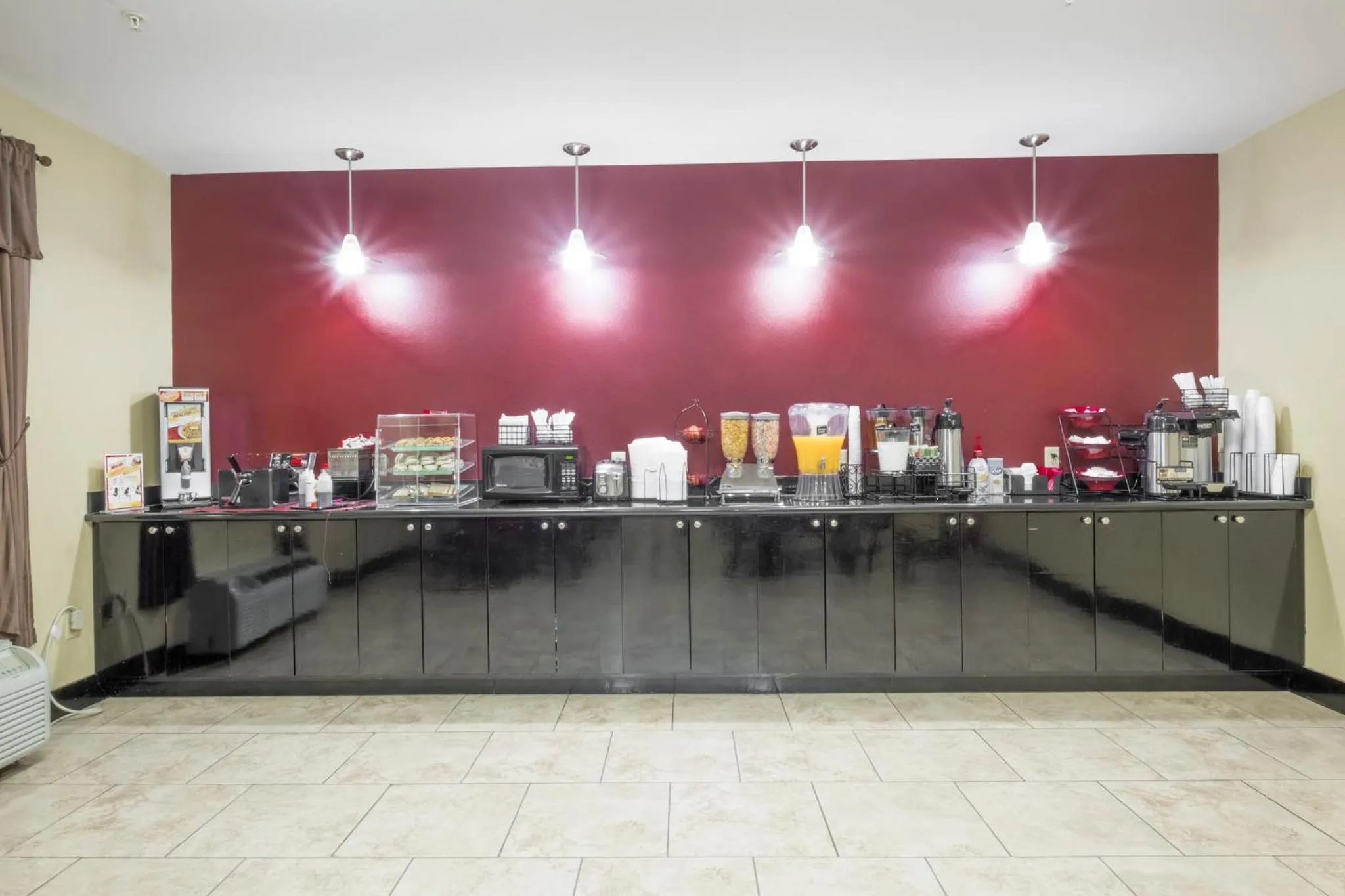 Breakfast in Red Roof Inn & Suites Lake Charles