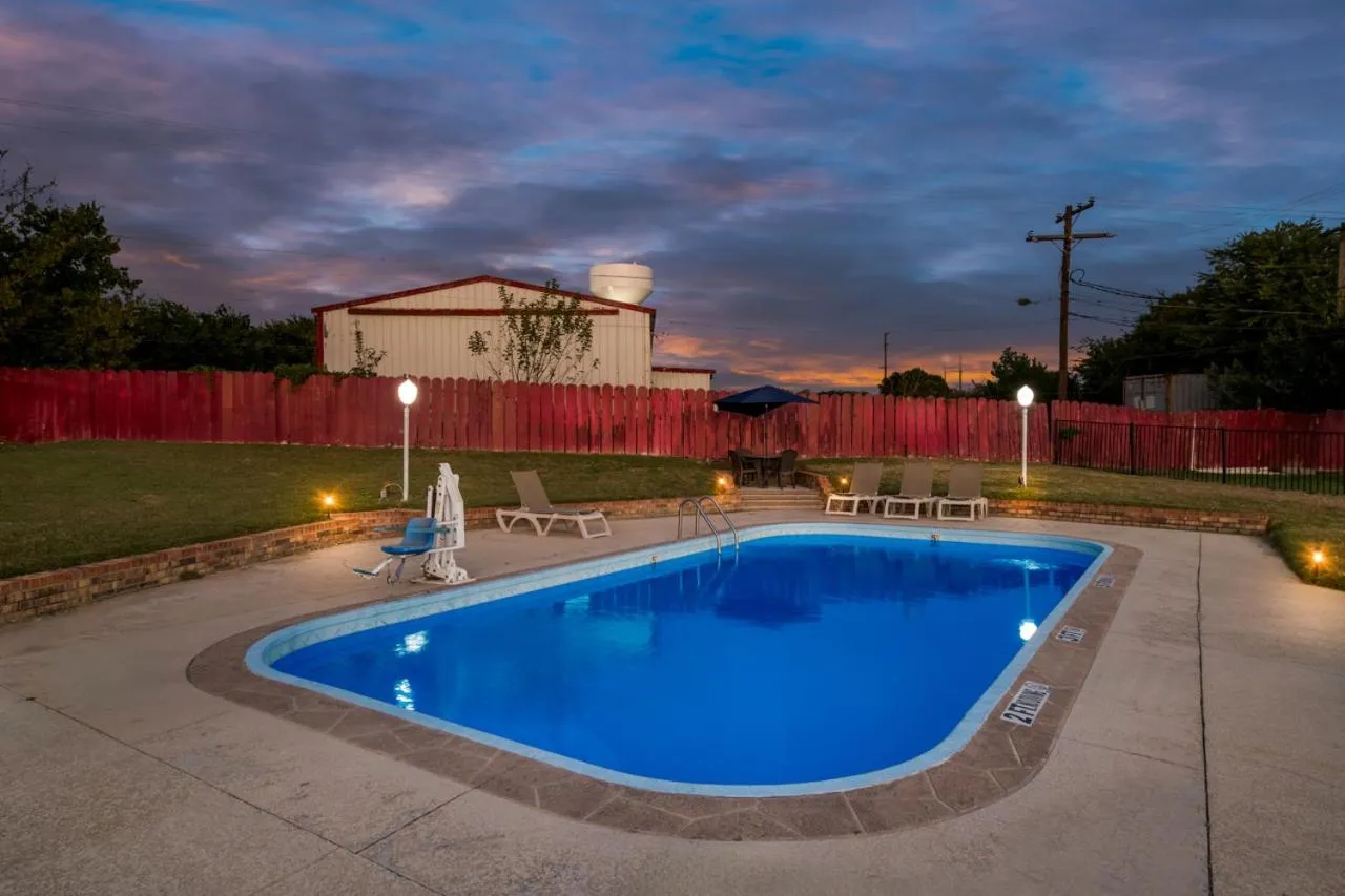 Swimming pool in Scottish Inns - Decatur