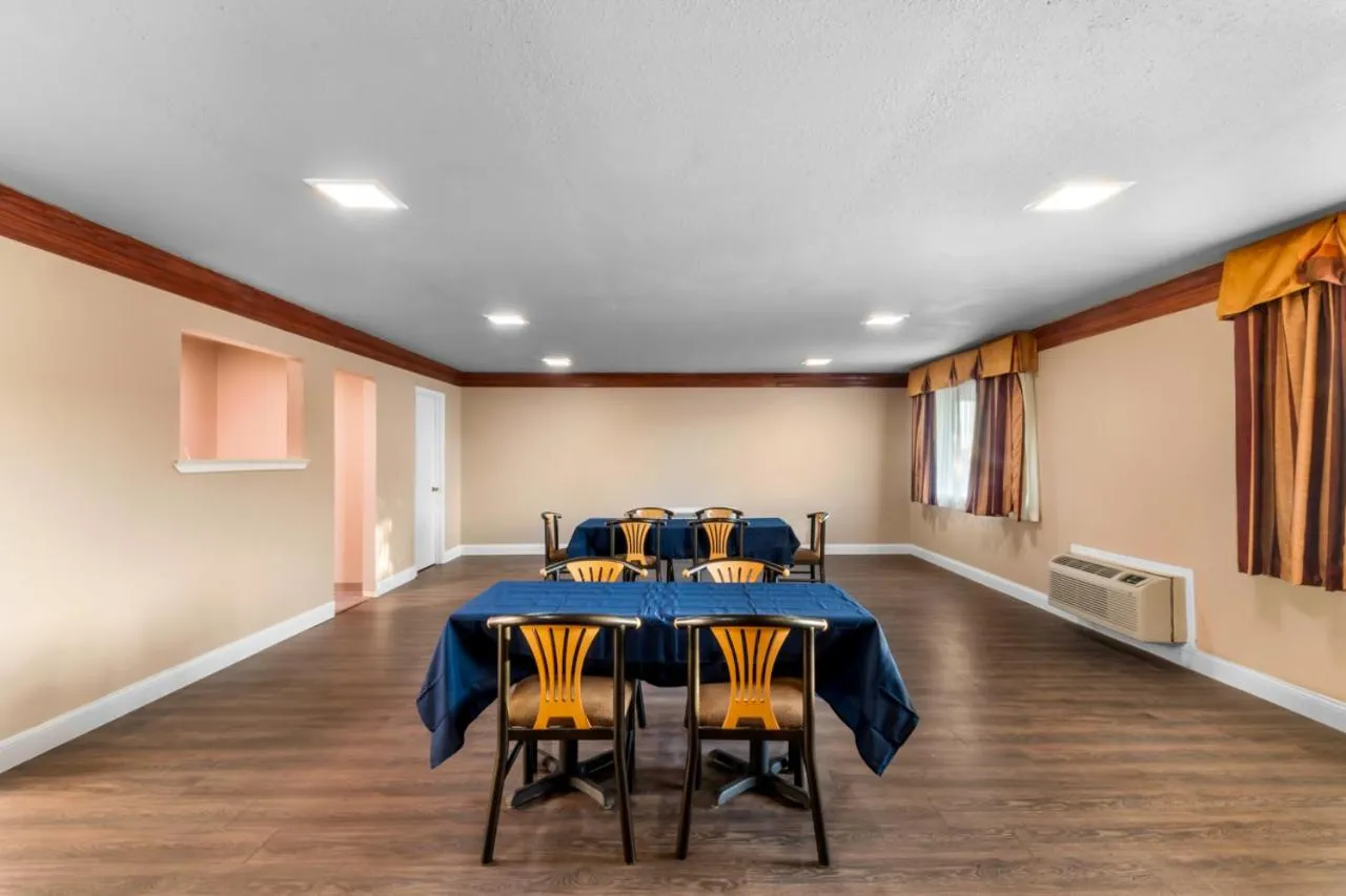 Meeting/conference room in Scottish Inns - Decatur