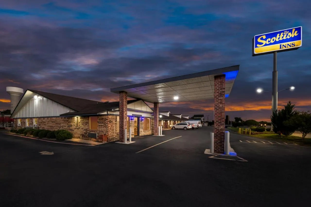 Property building in Scottish Inns - Decatur