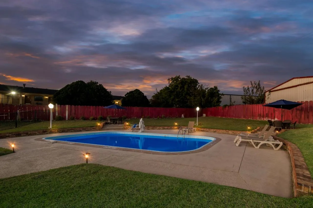 Swimming pool in Scottish Inns - Decatur