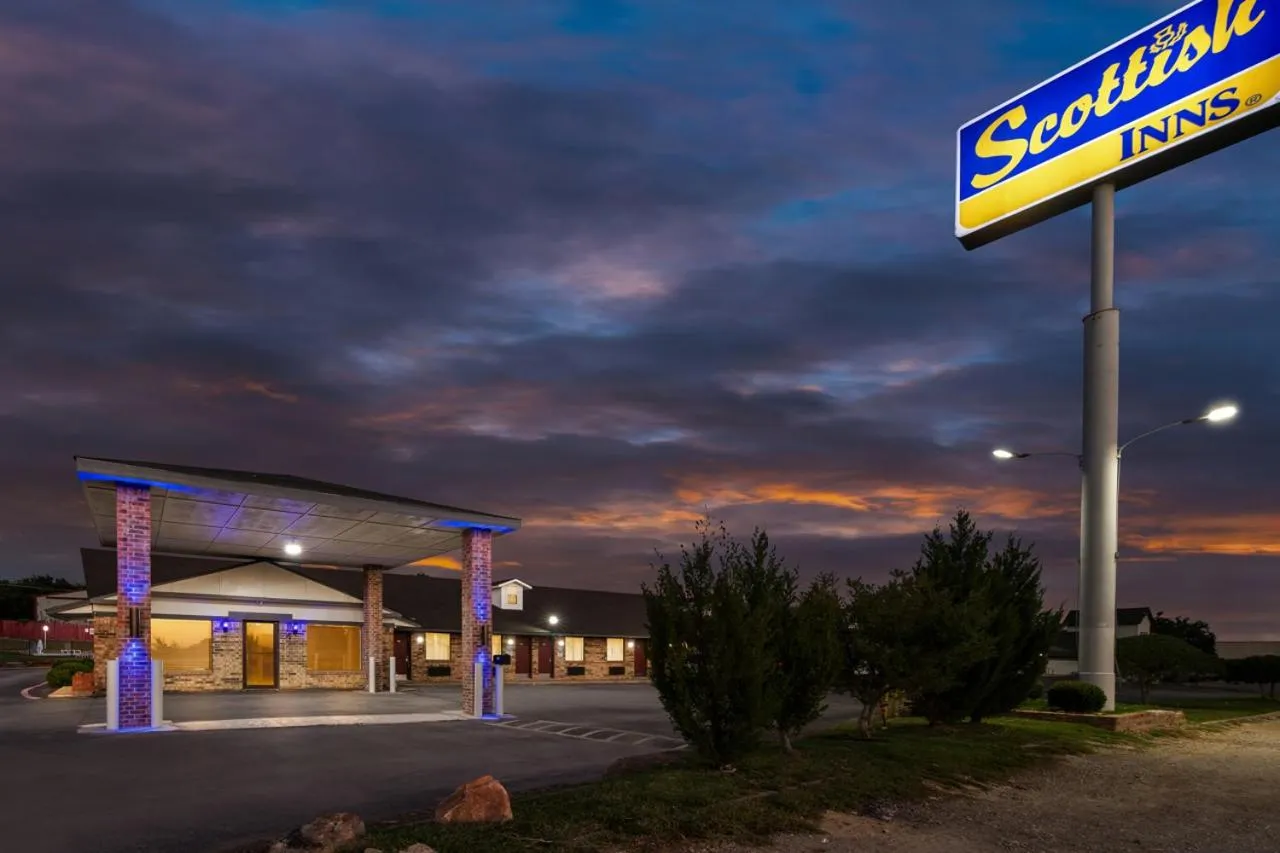 Property building in Scottish Inns - Decatur