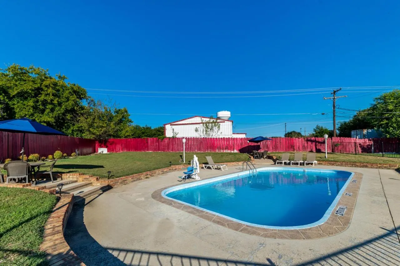 Swimming pool in Scottish Inns - Decatur