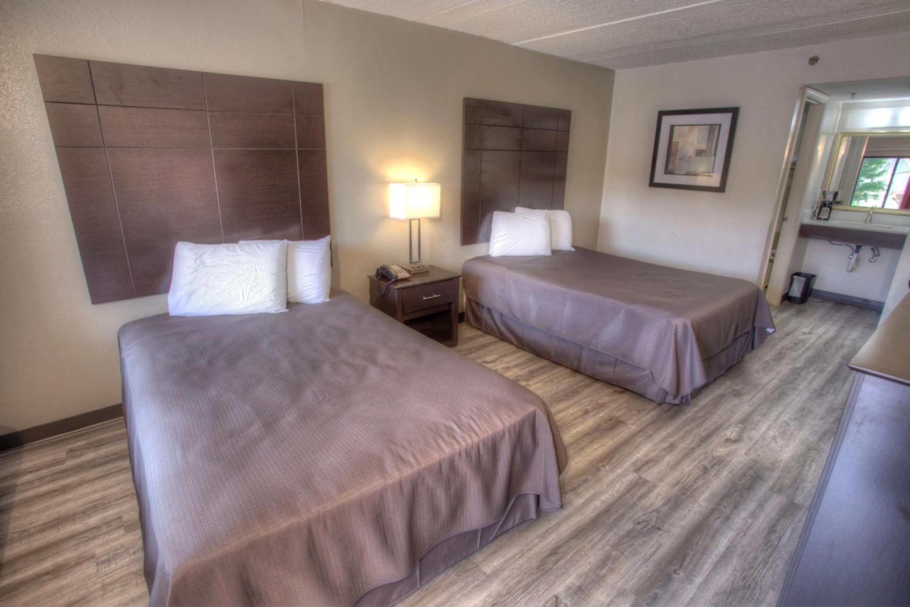 Bed in Budgetel Inn and Suites Plus Helen