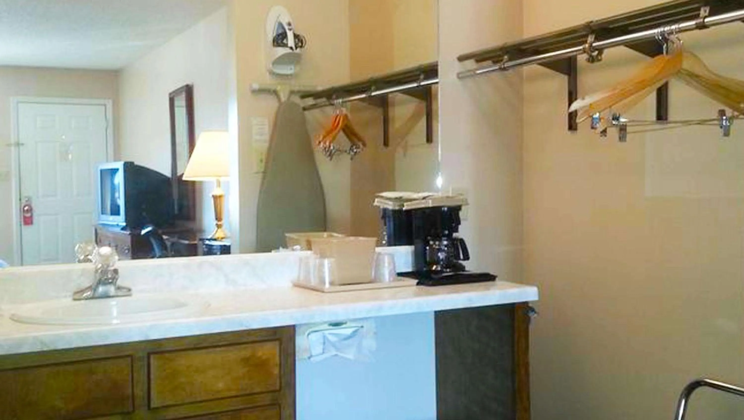 Bathroom in Stratford Motor Inn East Ellijay