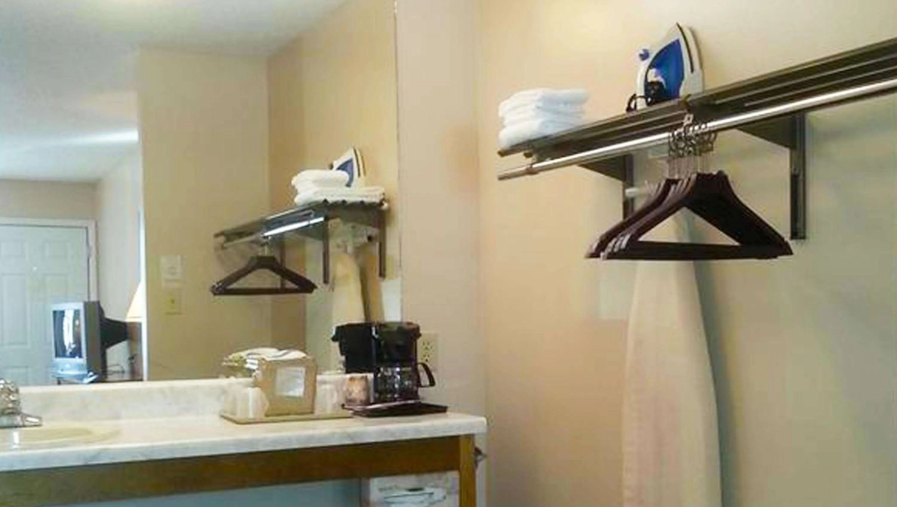 Bathroom in Stratford Motor Inn East Ellijay